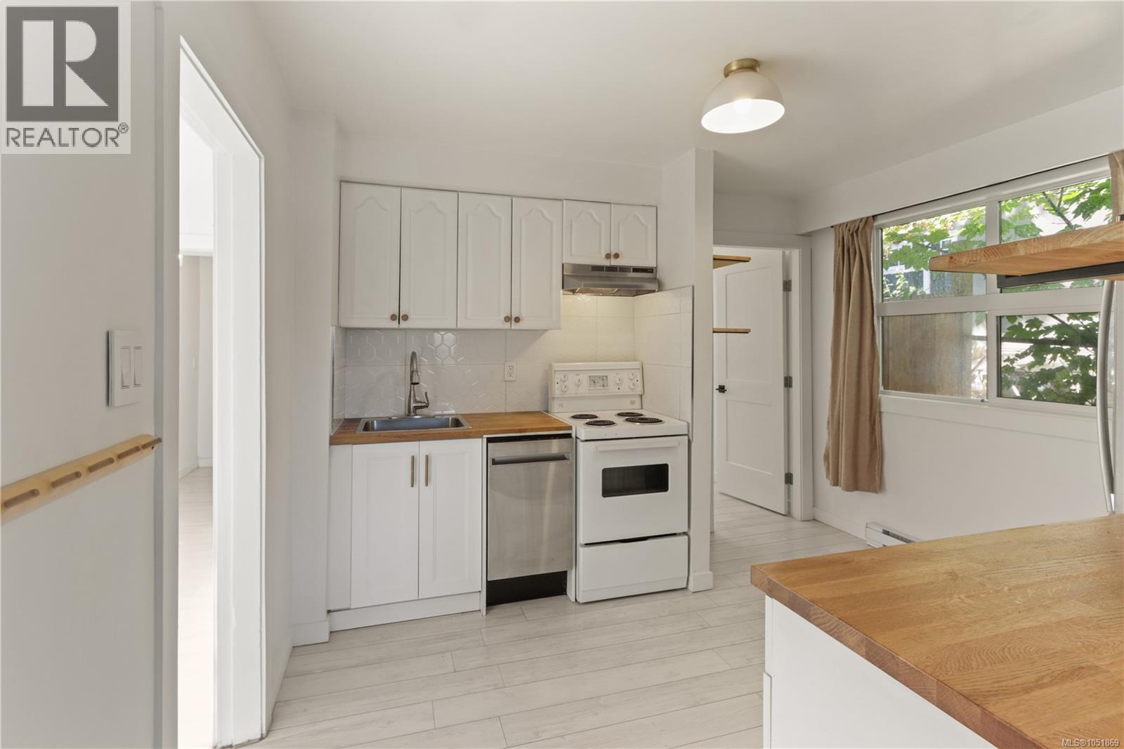 425 Stewart Ave