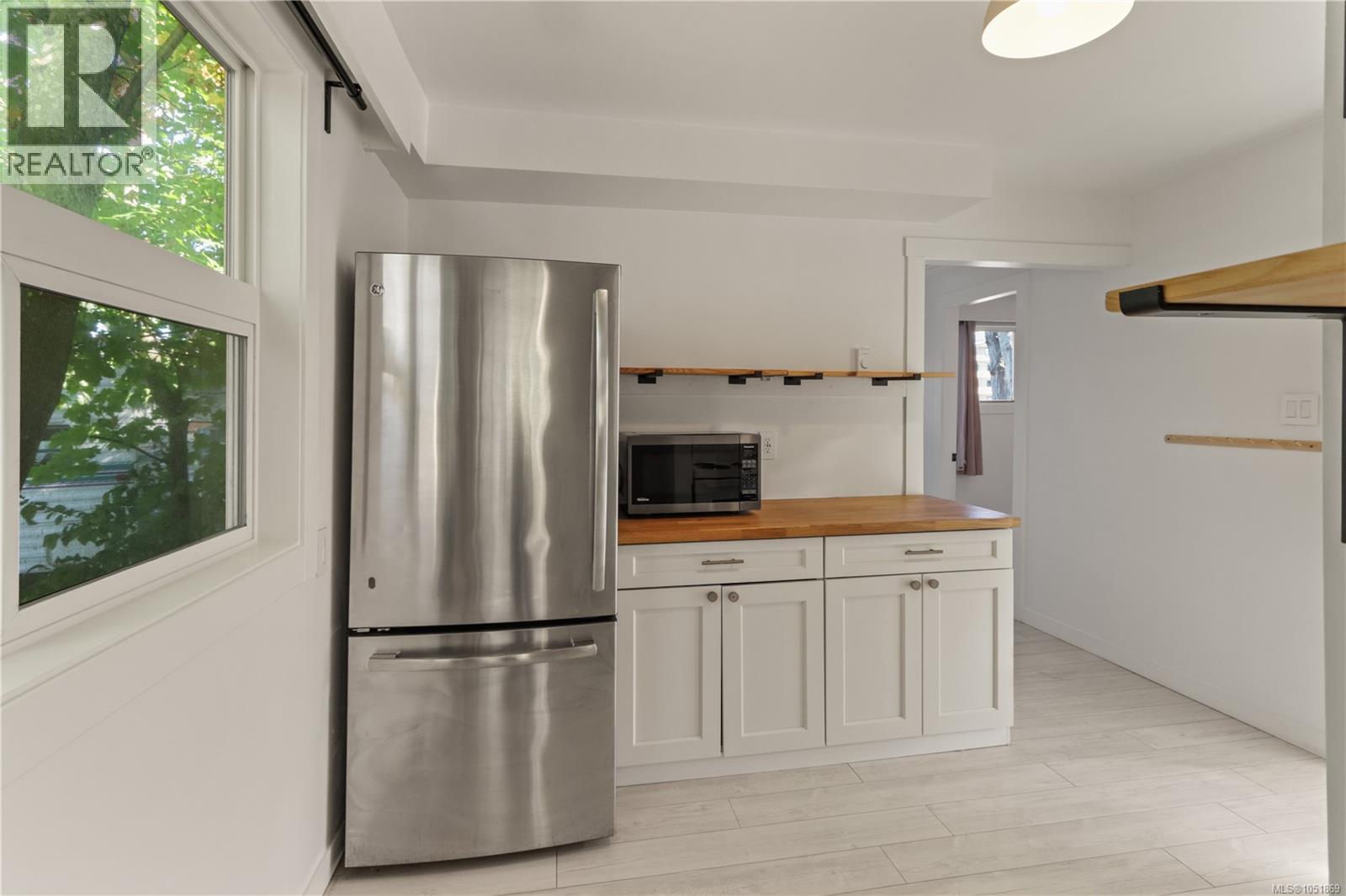 425 Stewart Ave
