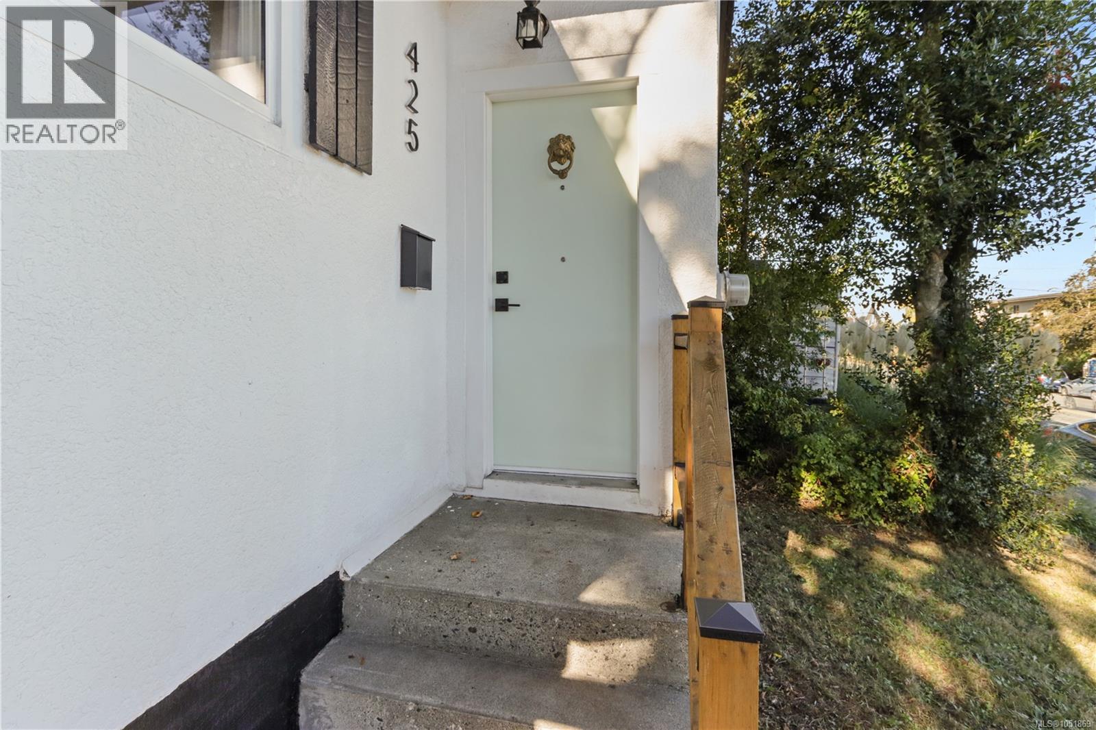 425 Stewart Ave
