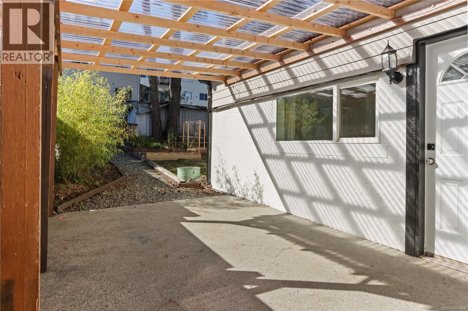 425 Stewart Ave