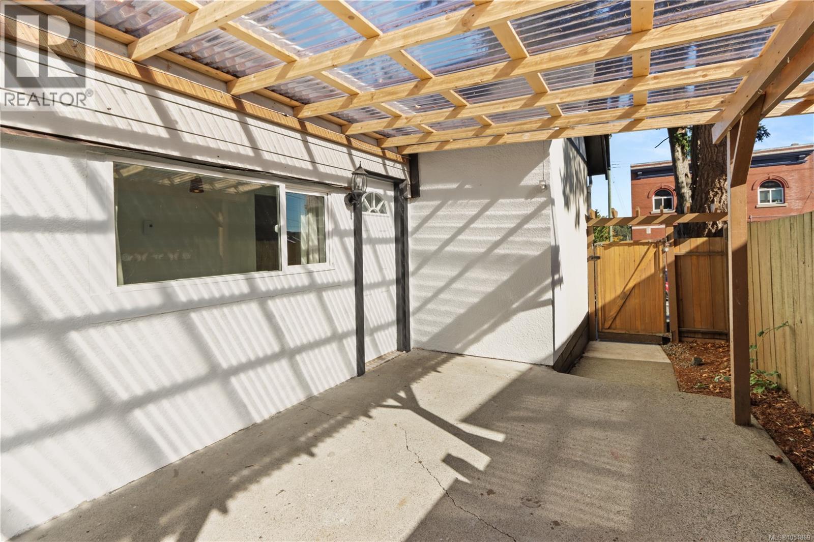 425 Stewart Ave