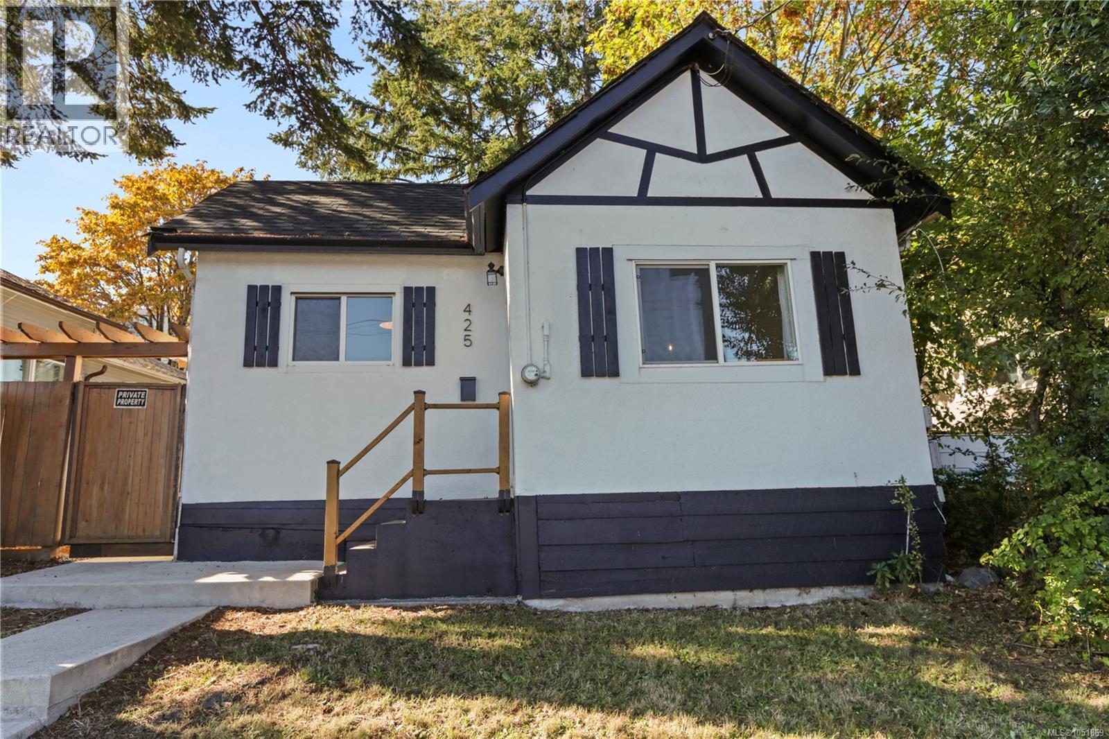 425 Stewart Ave