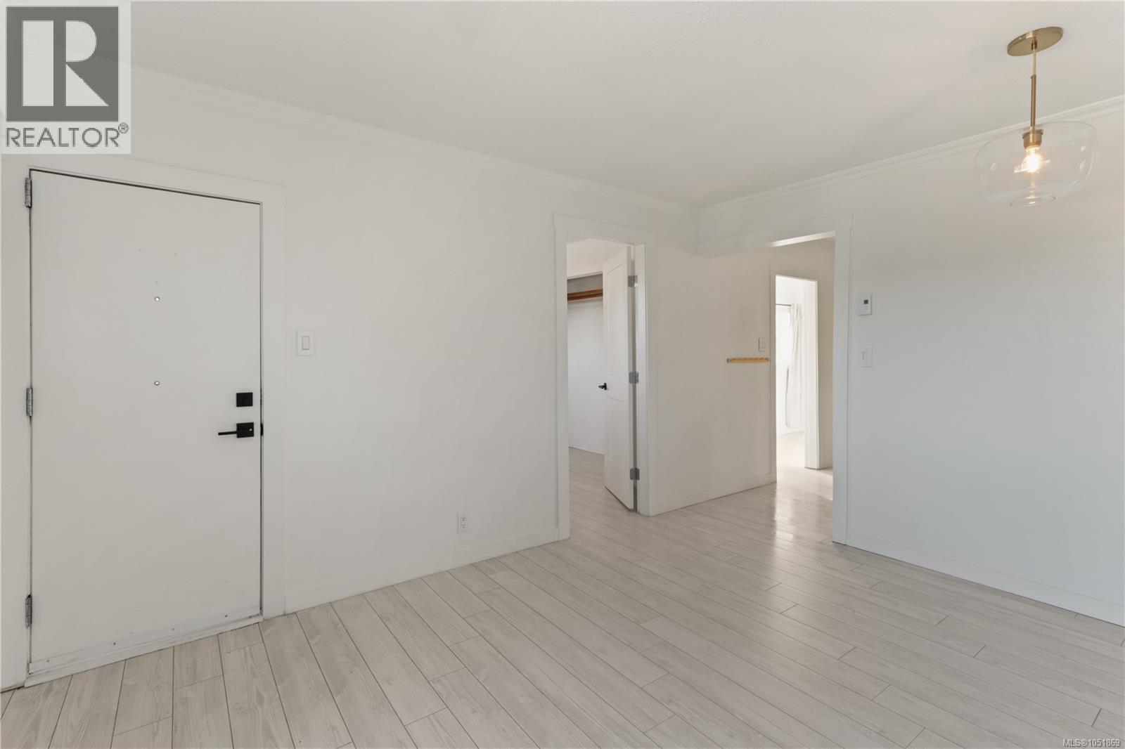 425 Stewart Ave