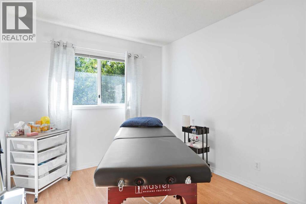 12 Kingsland Villas SW, Calgary, Alberta  T2V 5J9 - Photo 11 - A2340347