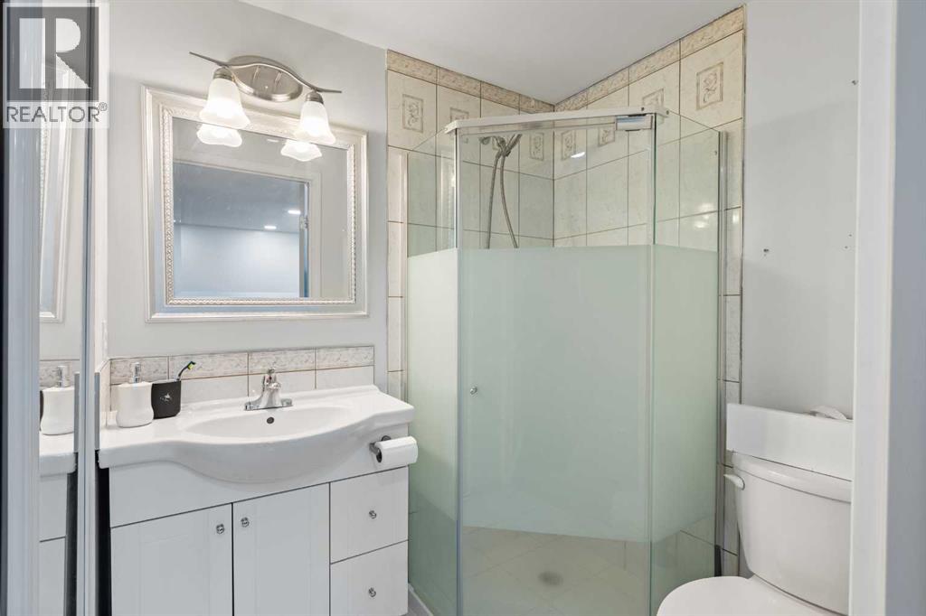 12 Kingsland Villas SW, Calgary, Alberta  T2V 5J9 - Photo 6 - A2340347