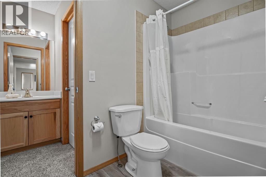 432 Rainbow Falls Way, Chestermere, Alberta  T1X 1S6 - Photo 32 - A2350802