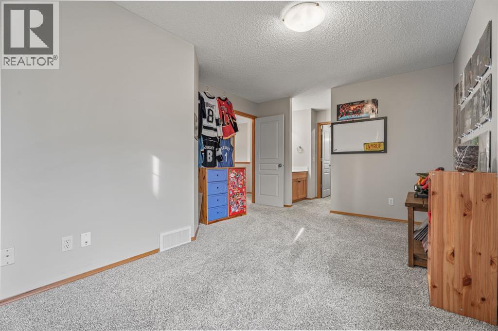 432 Rainbow Falls Way, Chestermere, Alberta  T1X 1S6 - Photo 35 - A2350802