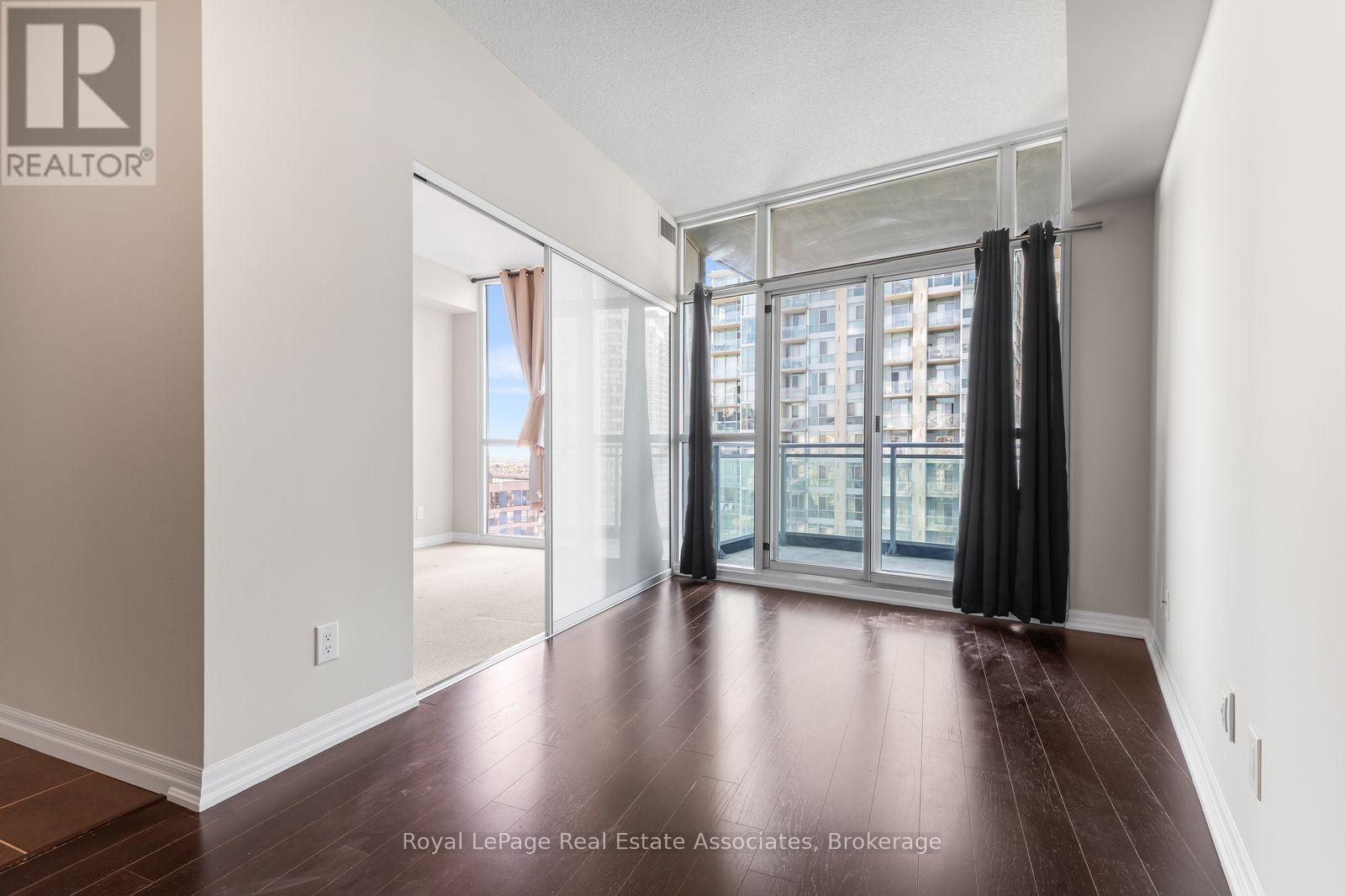 1709 - 223 Webb Drive, Mississauga, Ontario  L5B 0E8 - Photo 9 - W13876070