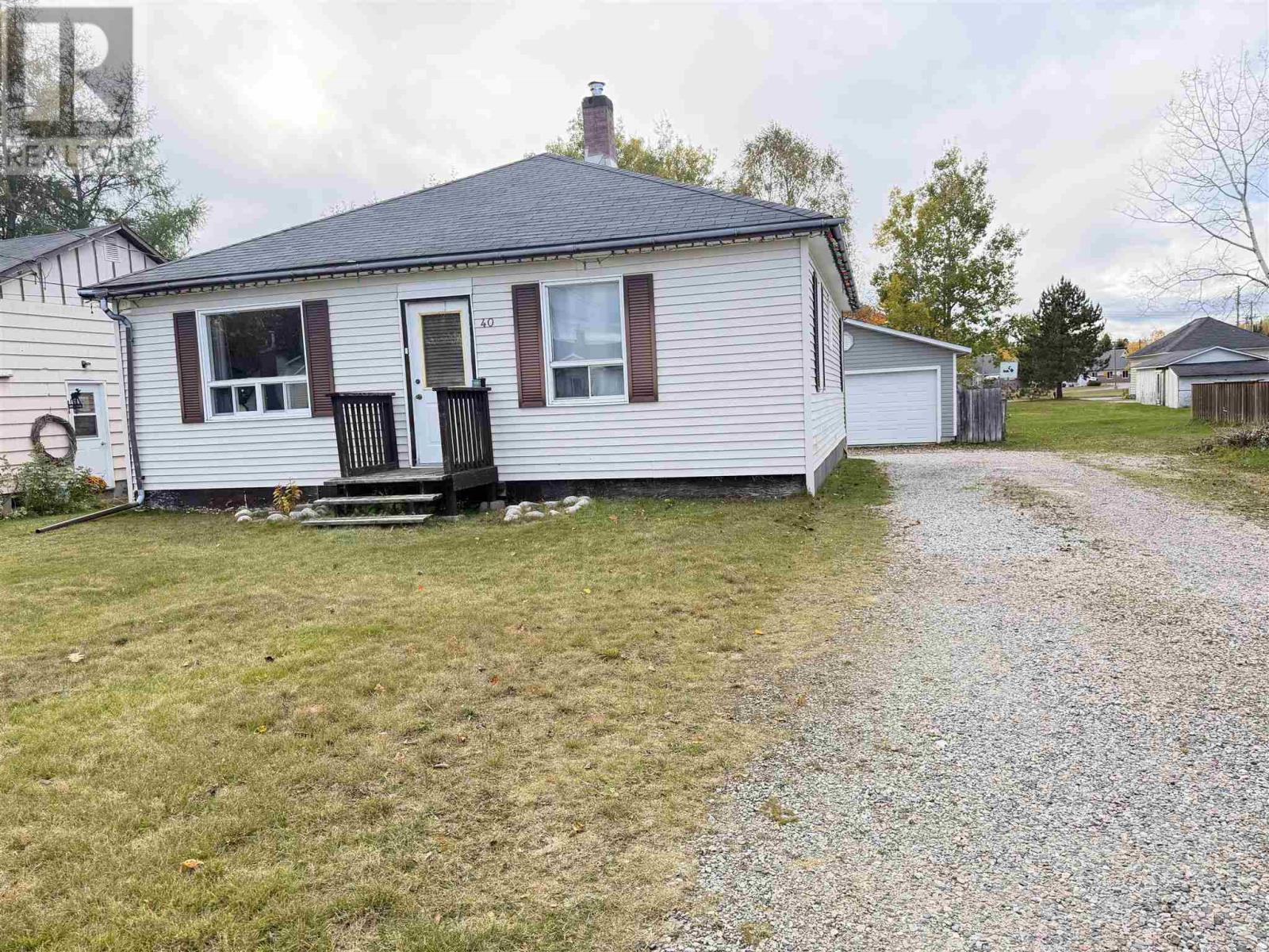 40 Churchill AVE, Wawa, Ontario