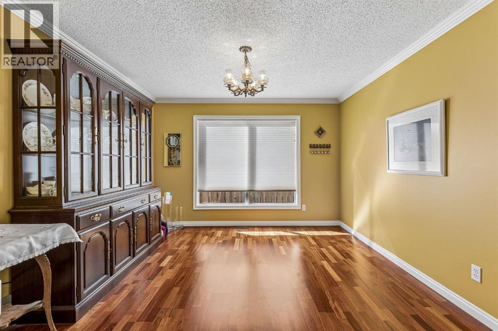 19 Woodbrook Road SW, Calgary, Alberta  T2W 4M5 - Photo 5 - A2351285