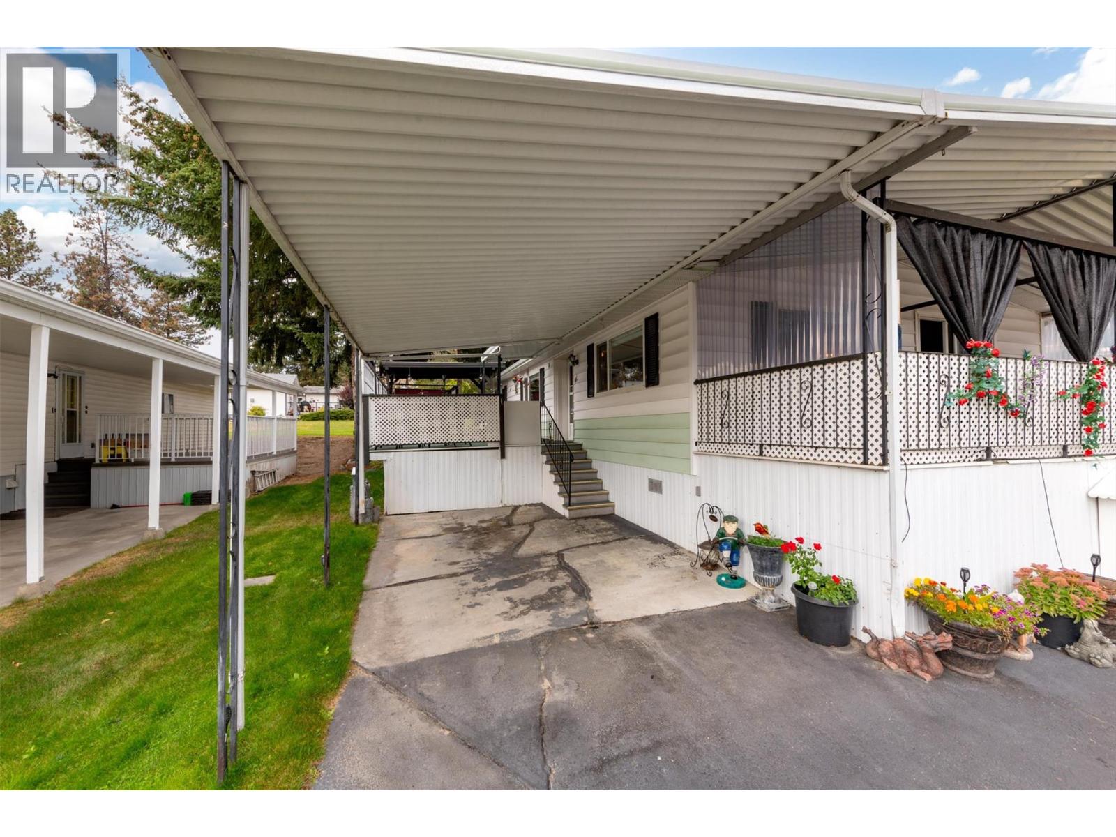 1929 97 Highway S Unit# 29, Westbank, British Columbia  V1Z 2Z1 - Photo 2 - 10403282