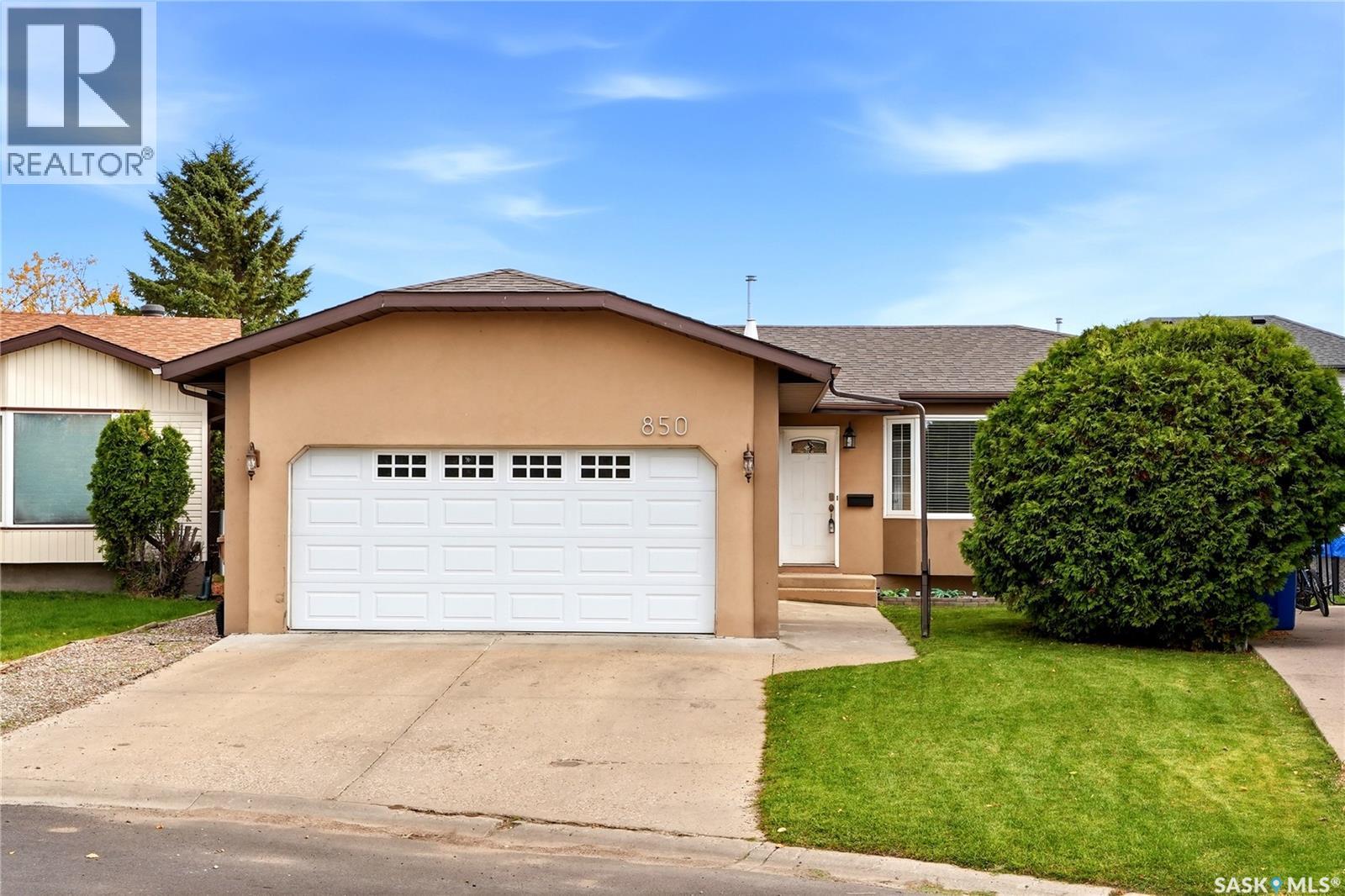 850 Erb Bay, Regina, Saskatchewan  S4N 7B2 - Photo 2 - SK050784