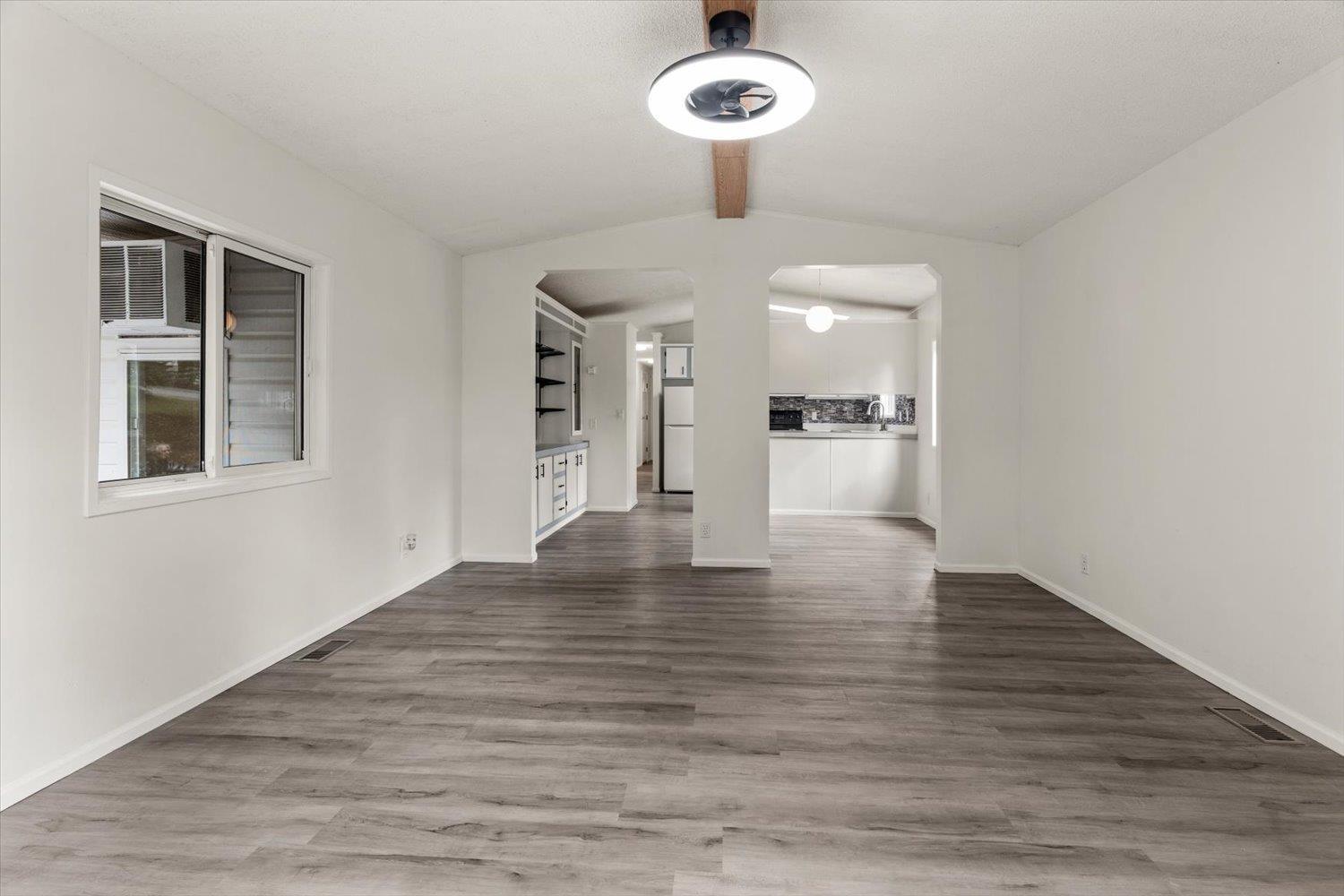 106 43201 LOUGHEED HIGHWAY