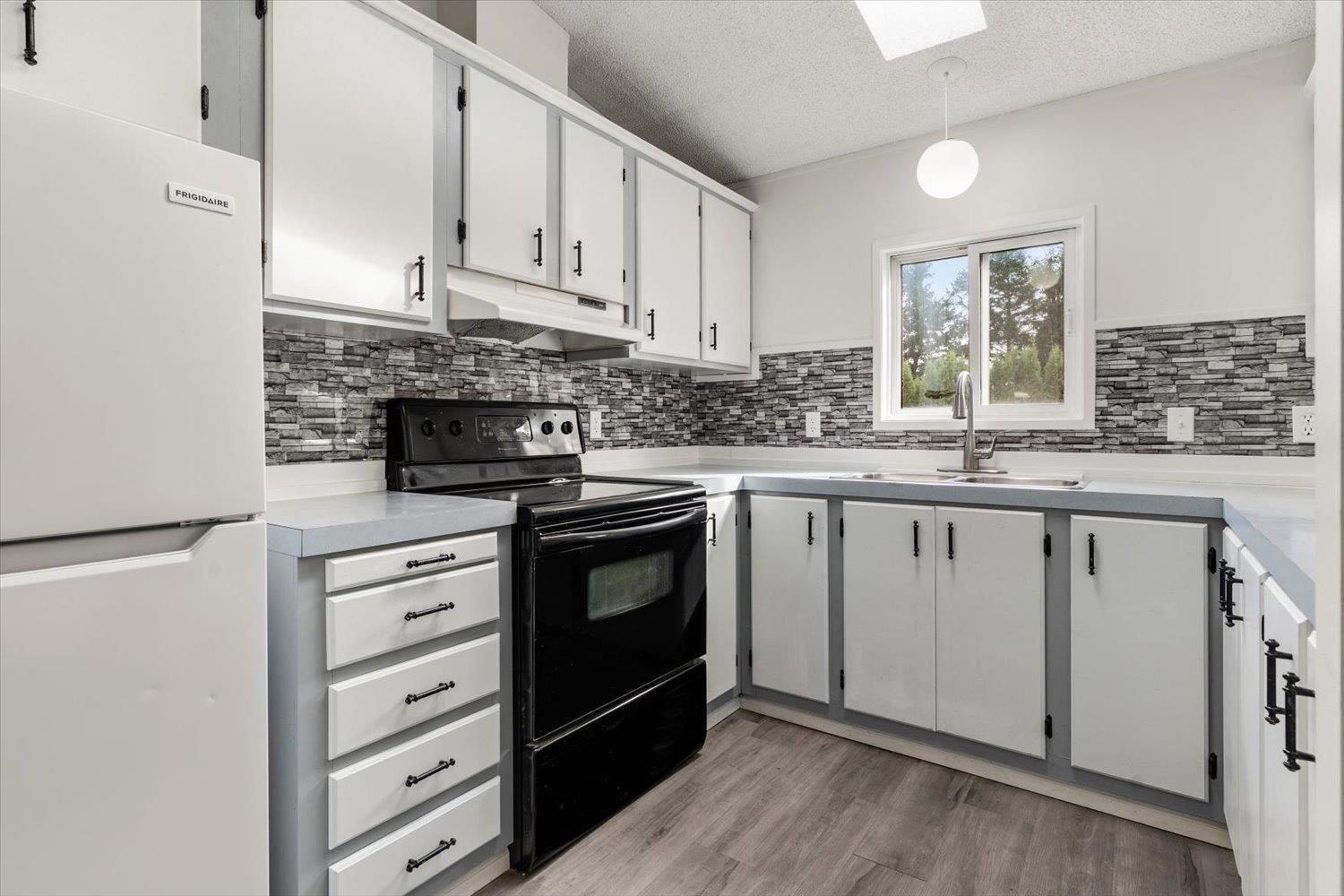 106 43201 LOUGHEED HIGHWAY