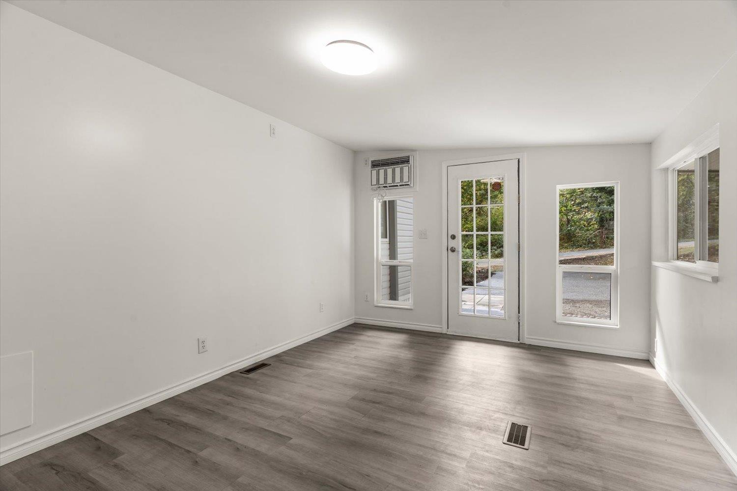 106 43201 LOUGHEED HIGHWAY
