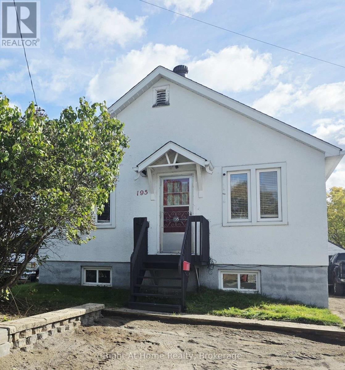 195 Empress Avenue S, Thunder Bay, Ontario  P7E 6S1 - Photo 1 - X13881420