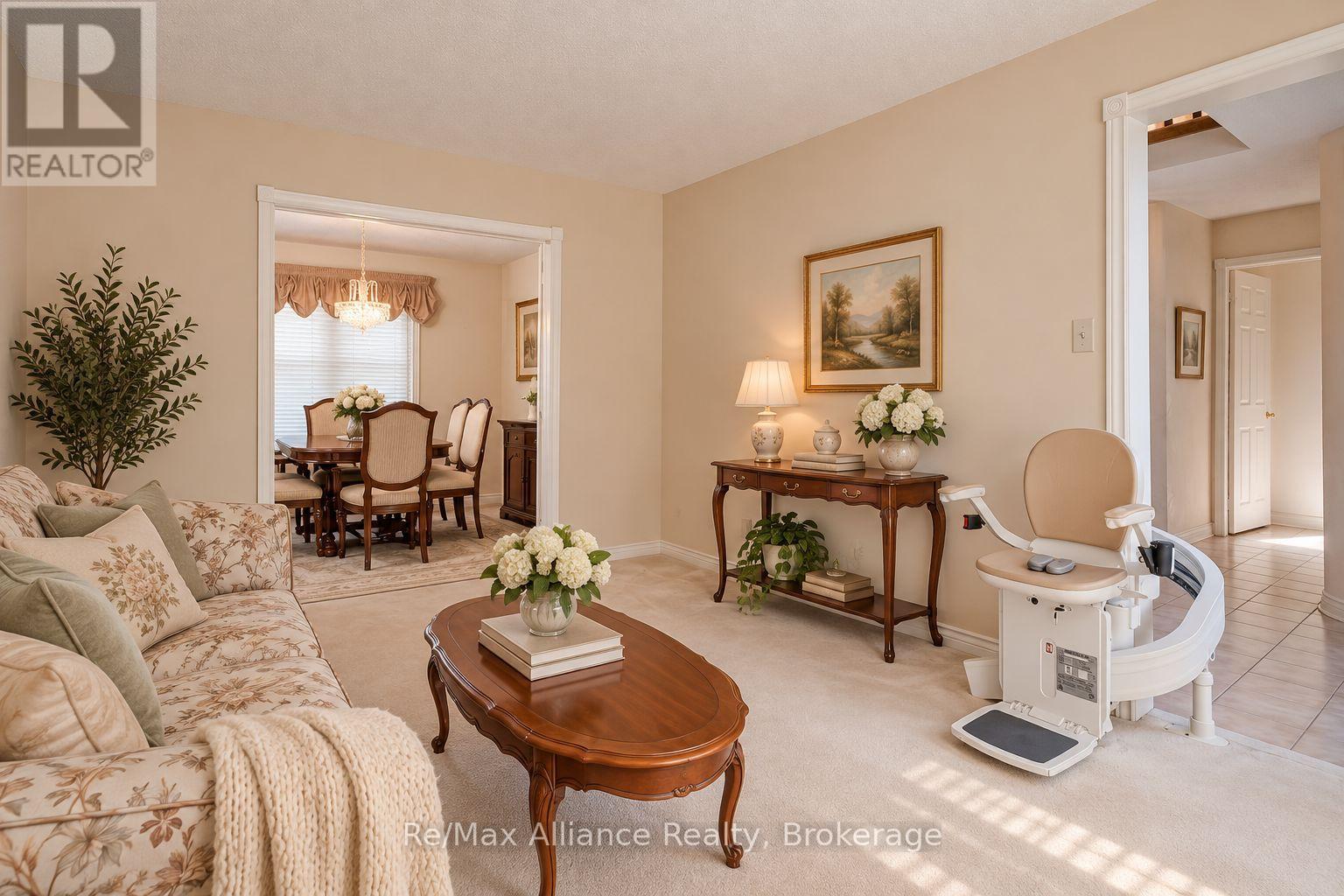2151 Pineview Drive, Oakville, Ontario  L6H 5M3 - Photo 10 - W13881458