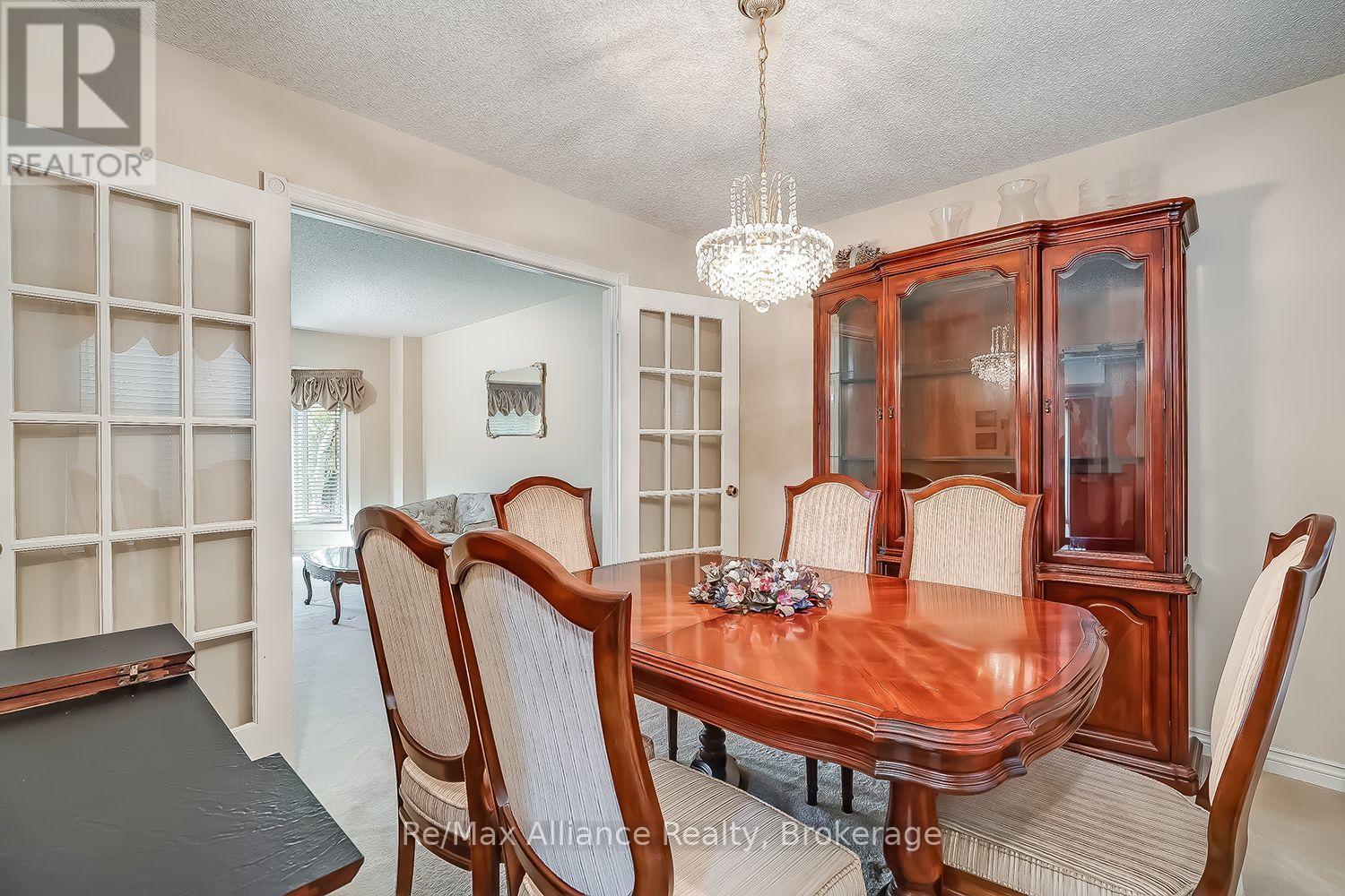 2151 Pineview Drive, Oakville, Ontario  L6H 5M3 - Photo 12 - W13881458