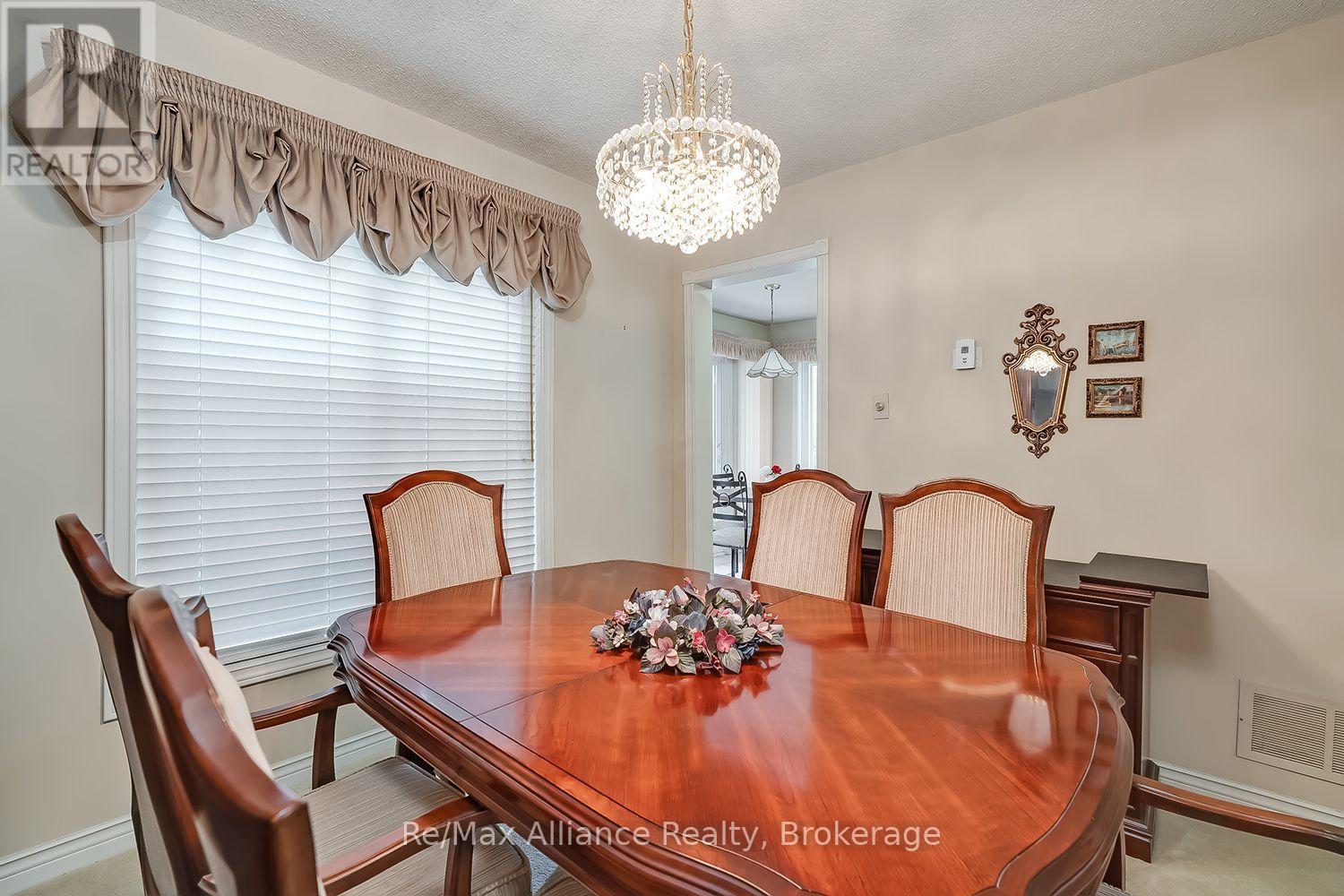 2151 Pineview Drive, Oakville, Ontario  L6H 5M3 - Photo 13 - W13881458