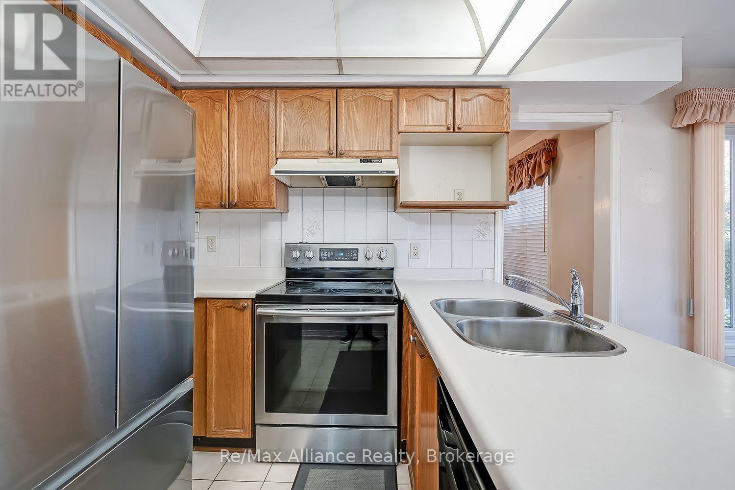 2151 Pineview Drive, Oakville, Ontario  L6H 5M3 - Photo 15 - W13881458