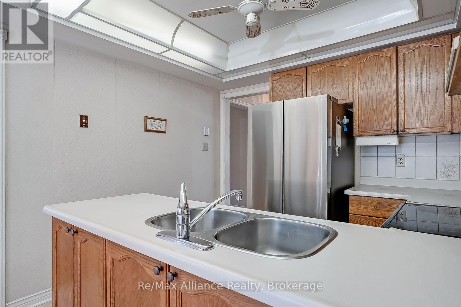 2151 Pineview Drive, Oakville, Ontario  L6H 5M3 - Photo 17 - W13881458