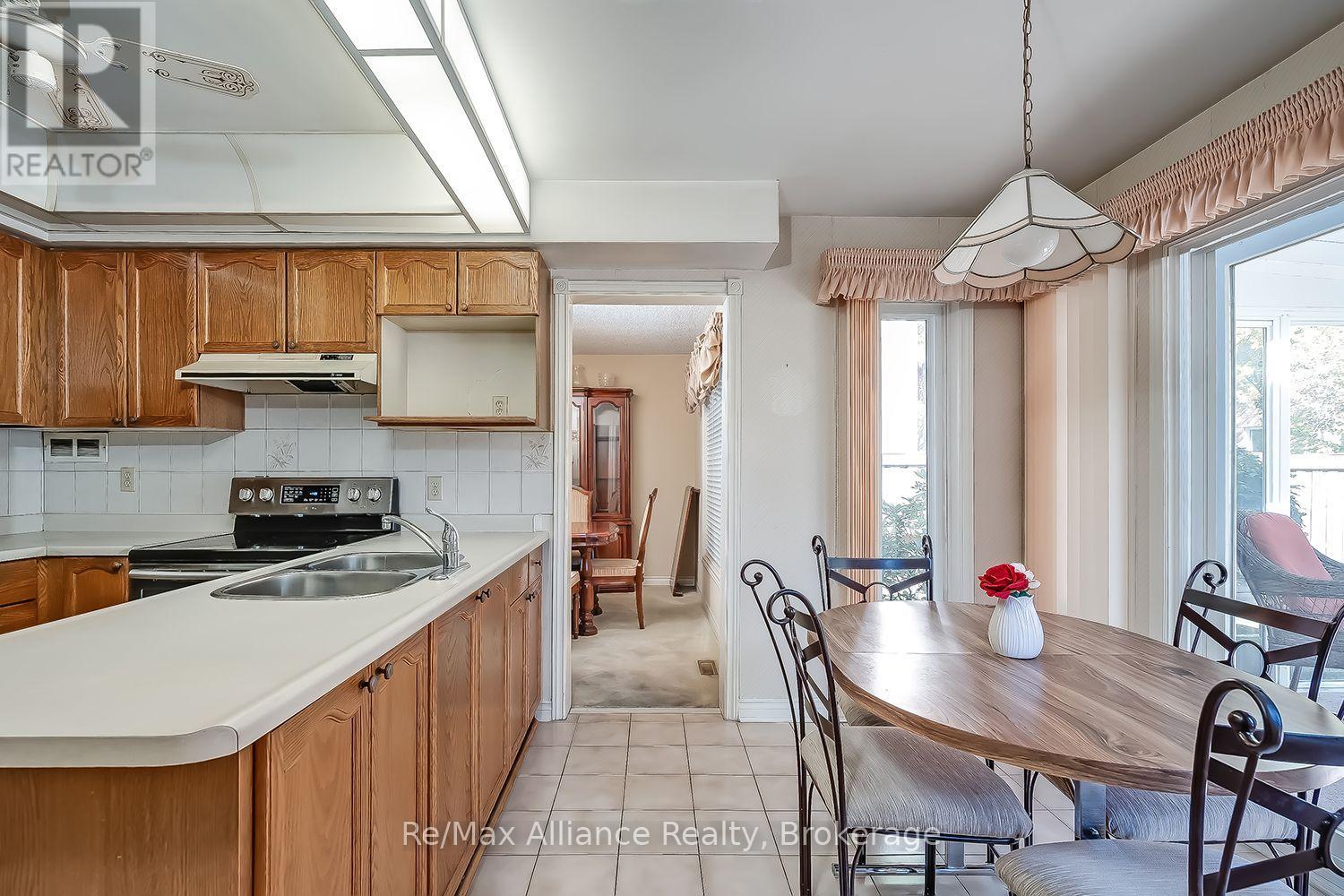2151 Pineview Drive, Oakville, Ontario  L6H 5M3 - Photo 18 - W13881458