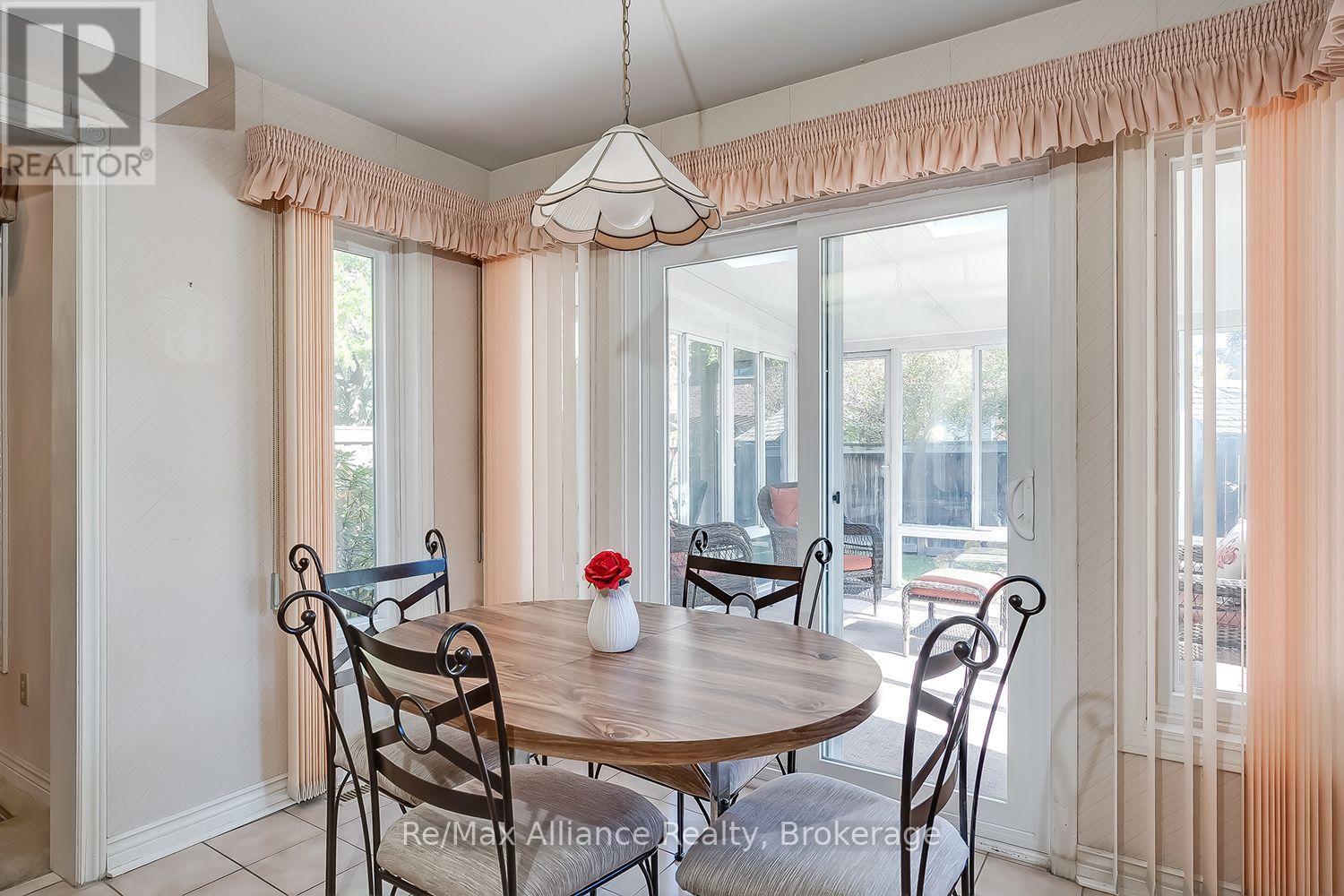 2151 Pineview Drive, Oakville, Ontario  L6H 5M3 - Photo 19 - W13881458