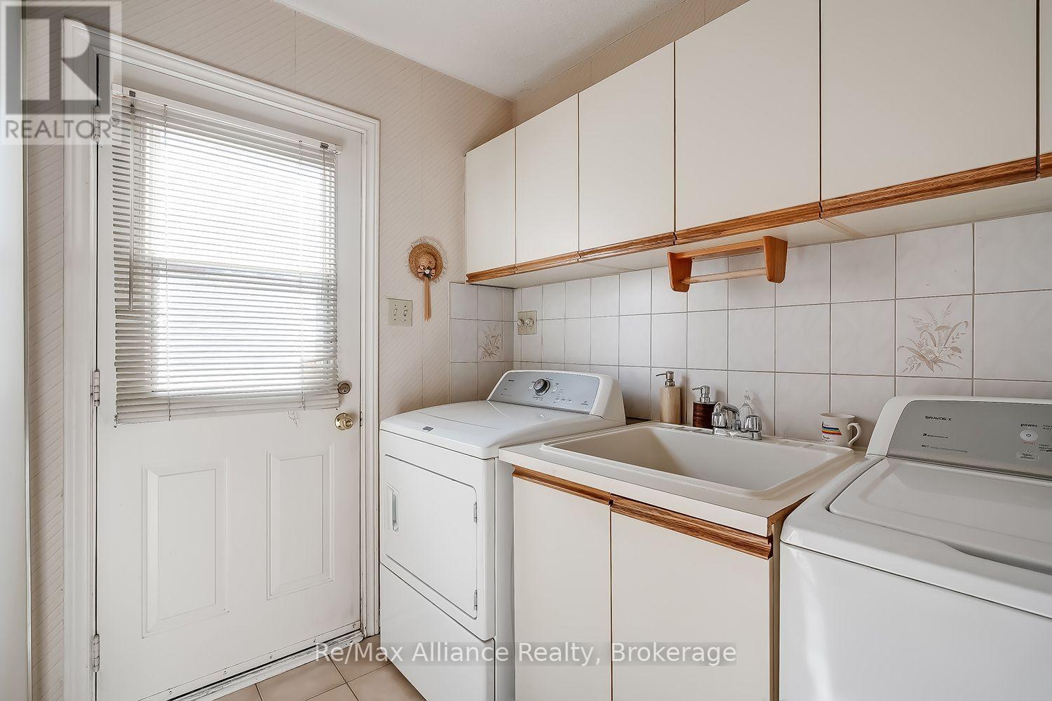 2151 Pineview Drive, Oakville, Ontario  L6H 5M3 - Photo 27 - W13881458