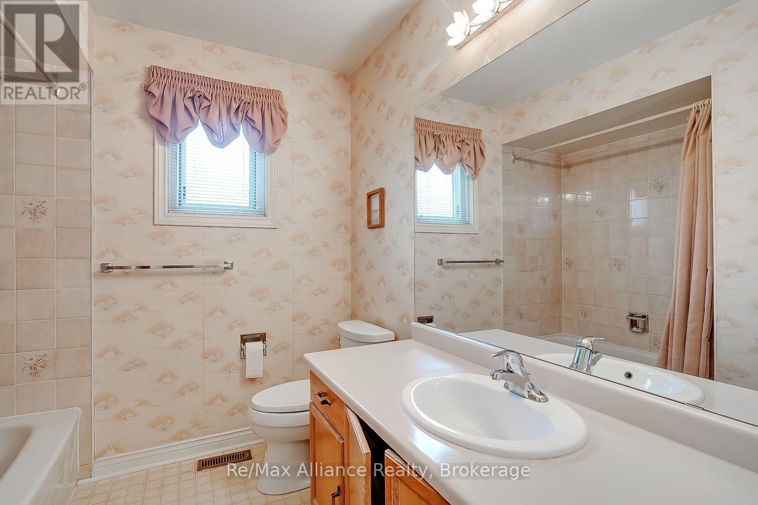 2151 Pineview Drive, Oakville, Ontario  L6H 5M3 - Photo 36 - W13881458