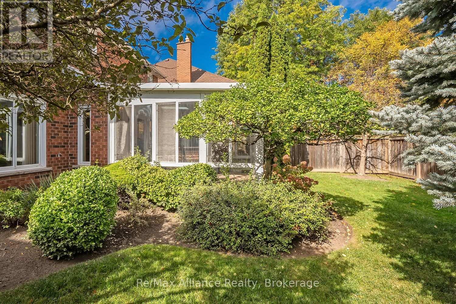 2151 Pineview Drive, Oakville, Ontario  L6H 5M3 - Photo 43 - W13881458