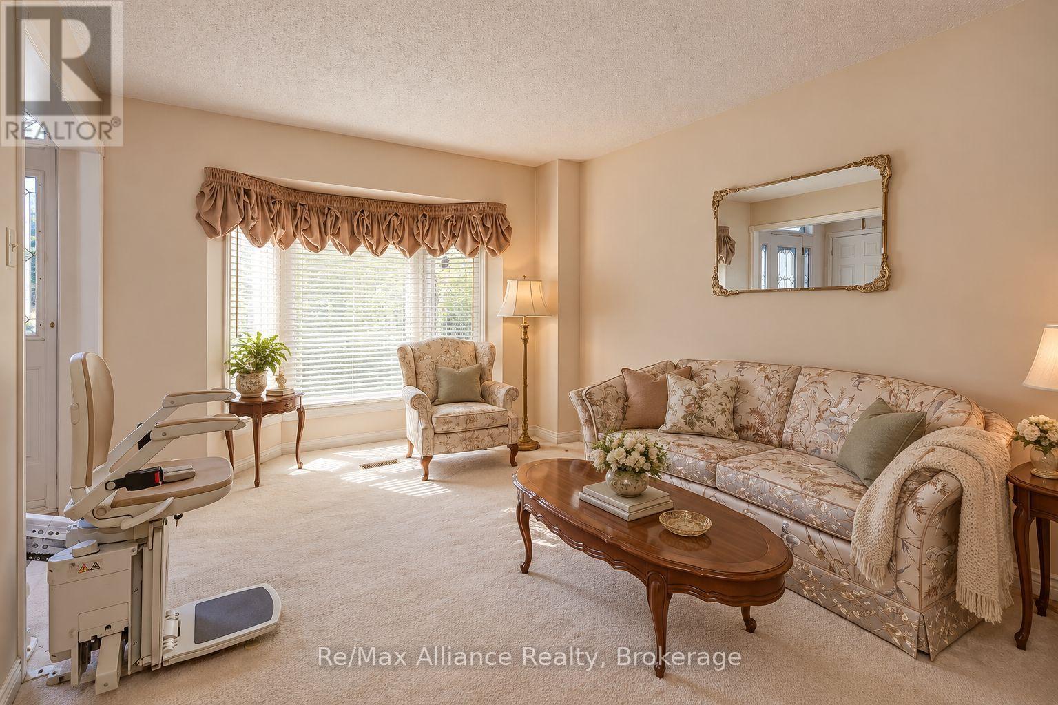 2151 Pineview Drive, Oakville, Ontario  L6H 5M3 - Photo 7 - W13881458