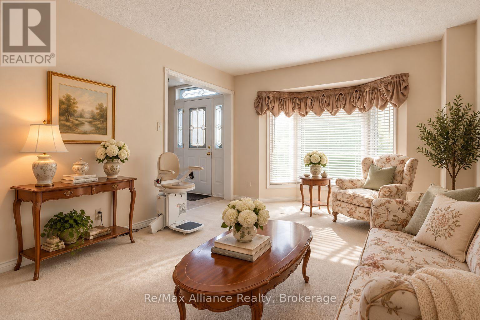2151 Pineview Drive, Oakville, Ontario  L6H 5M3 - Photo 9 - W13881458