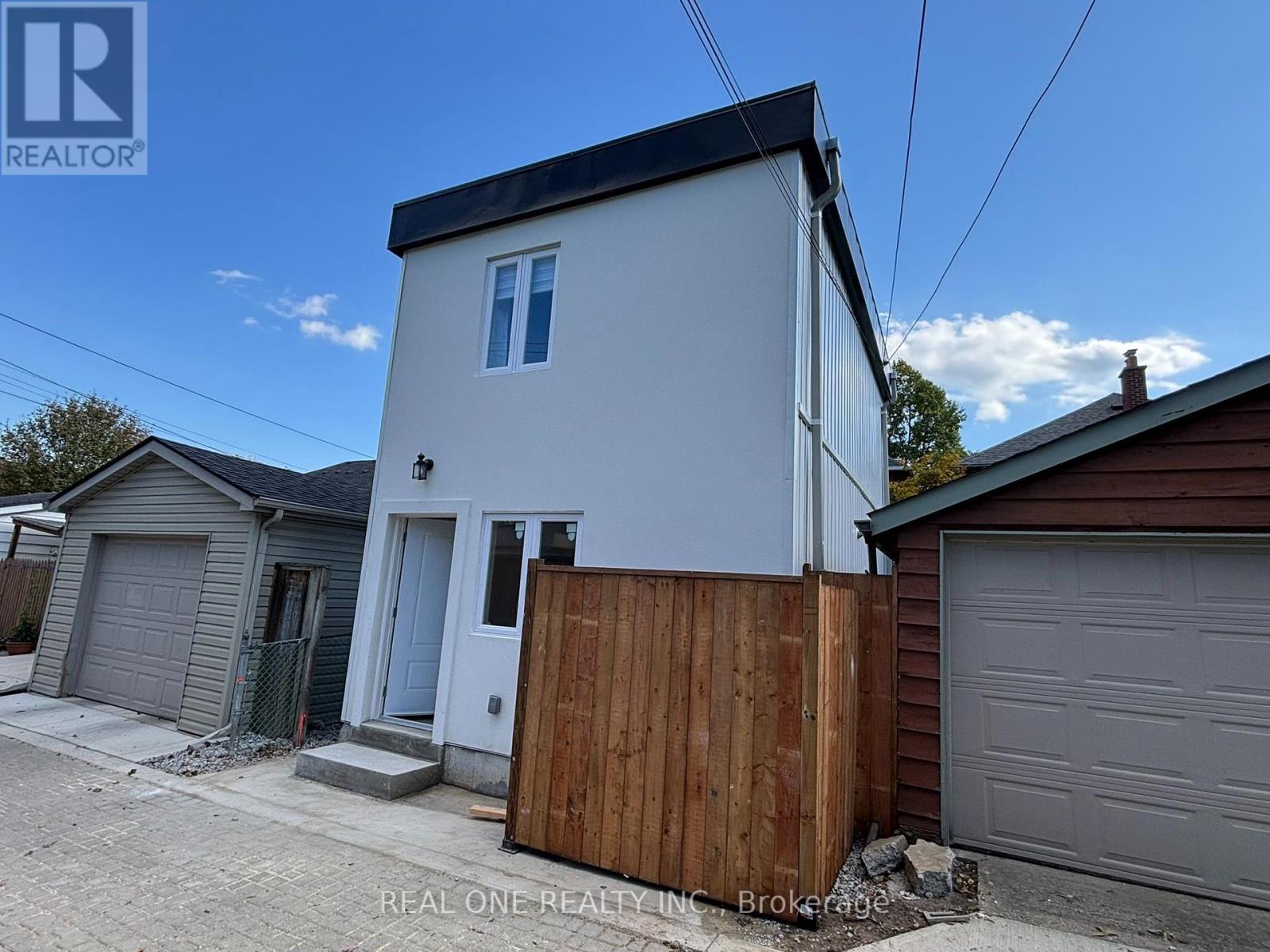 LANEWAY HOUSE - 90 DOUGLAS AVENUE, Toronto, Ontario