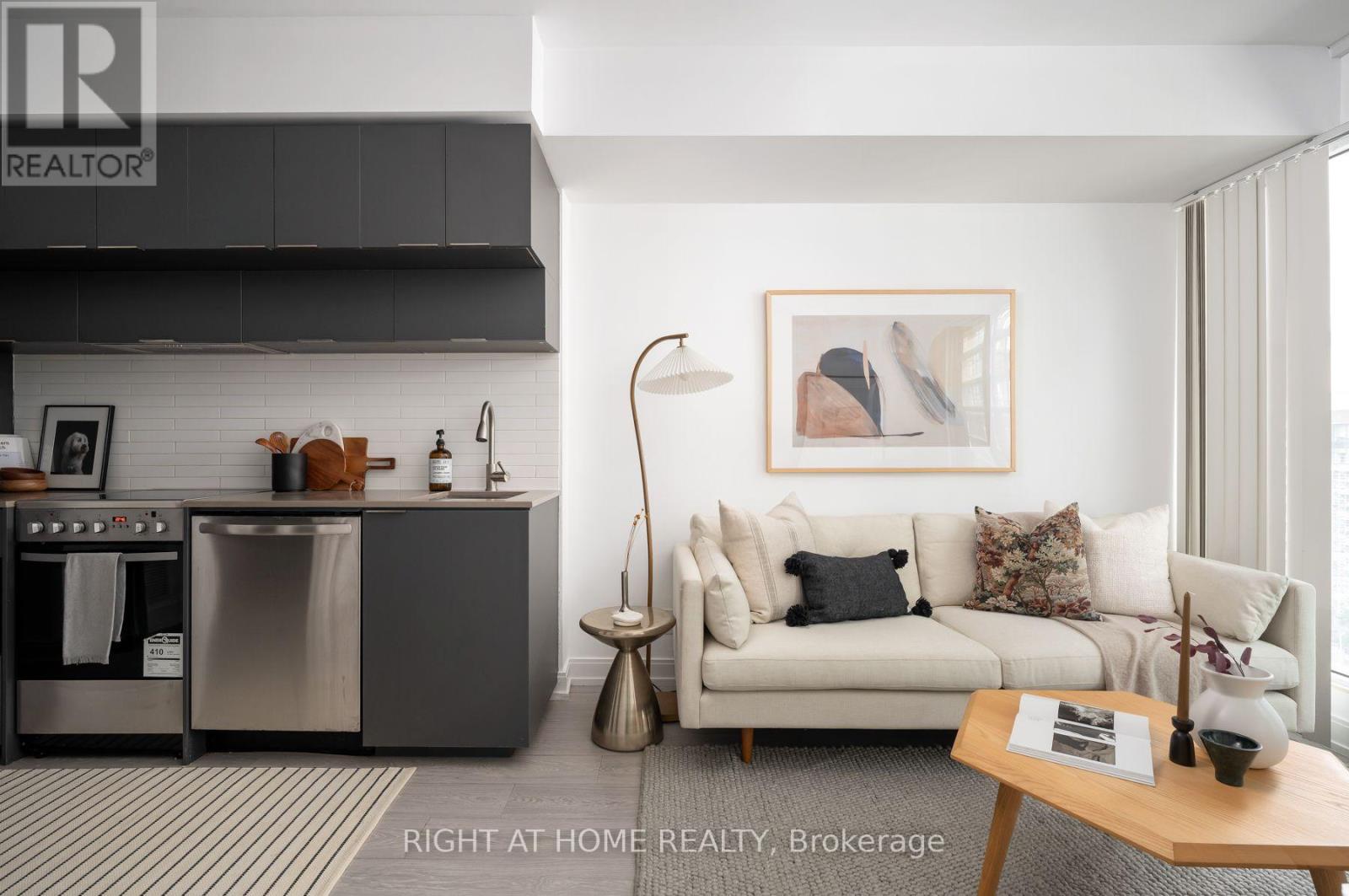1115 - 181 Dundas Street E, Toronto, Ontario  M5A 0N5 - Photo 1 - C13881422