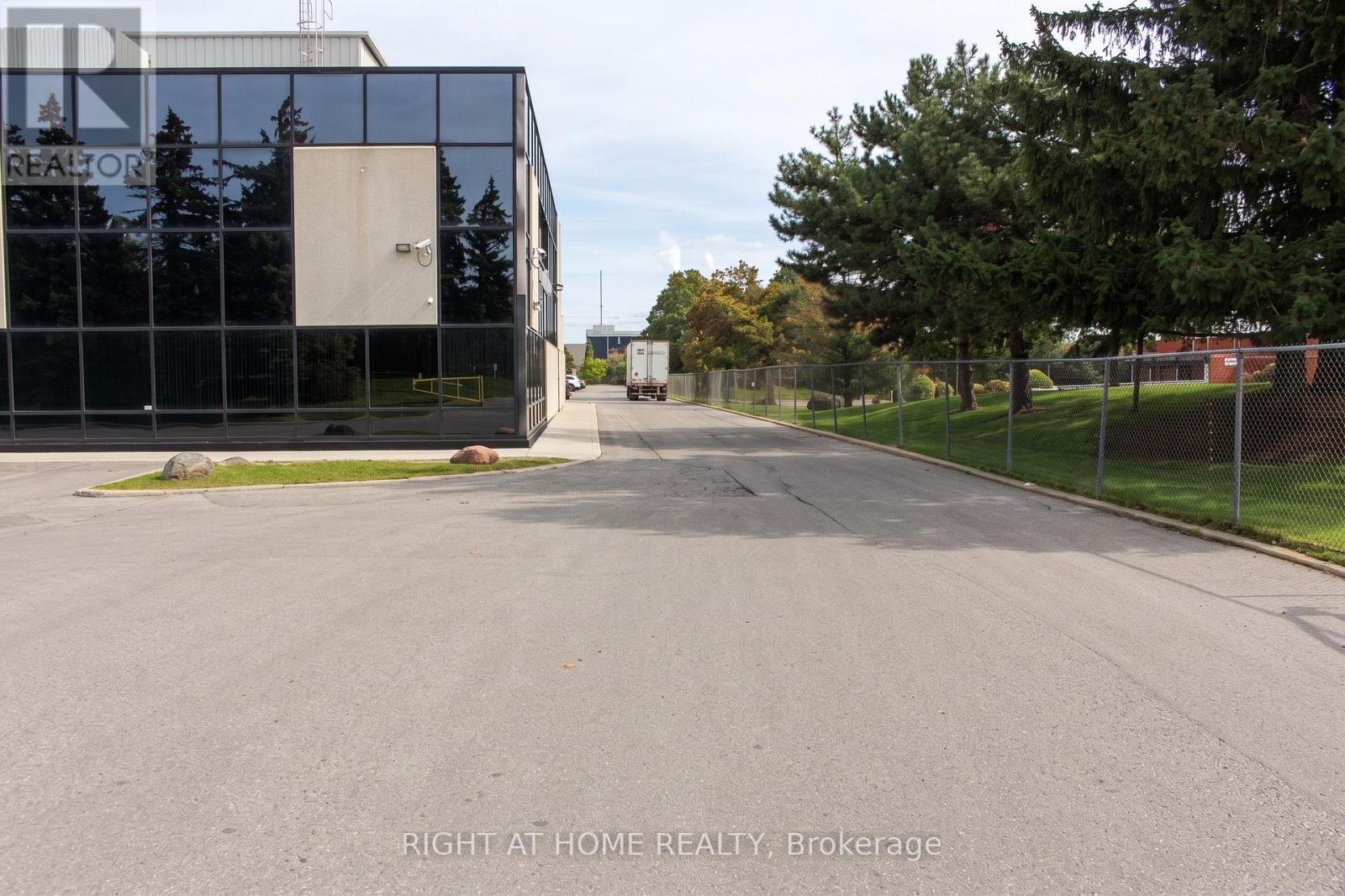 61 Maybrook Drive, Toronto, Ontario  M1V 4B6 - Photo 5 - E13881354