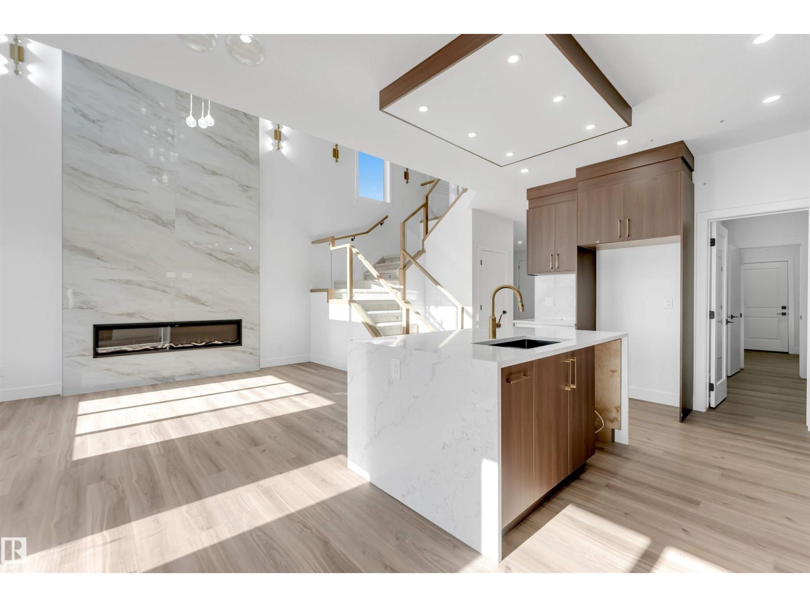 4707 17 AV SW SW