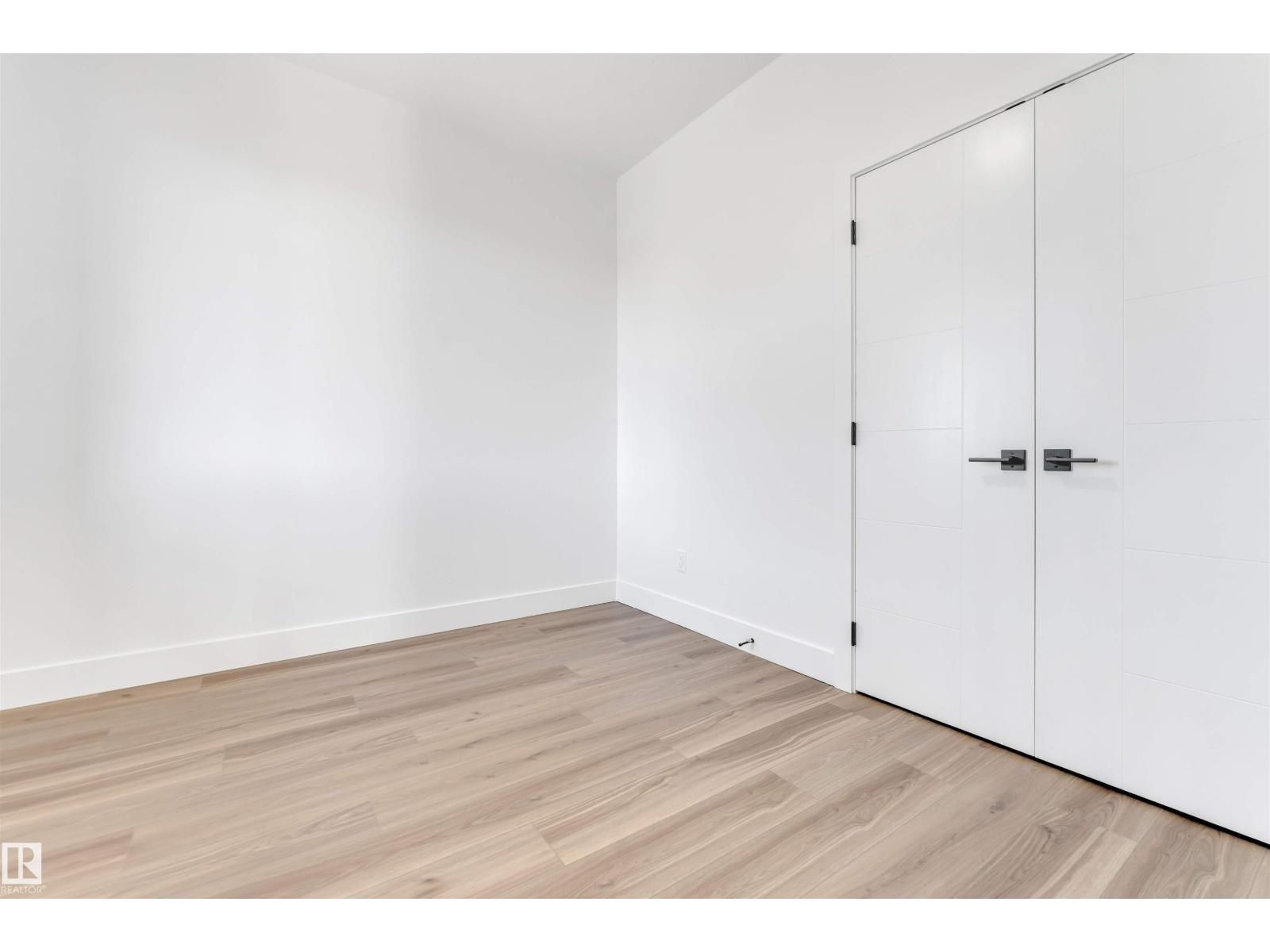 4707 17 AV SW SW