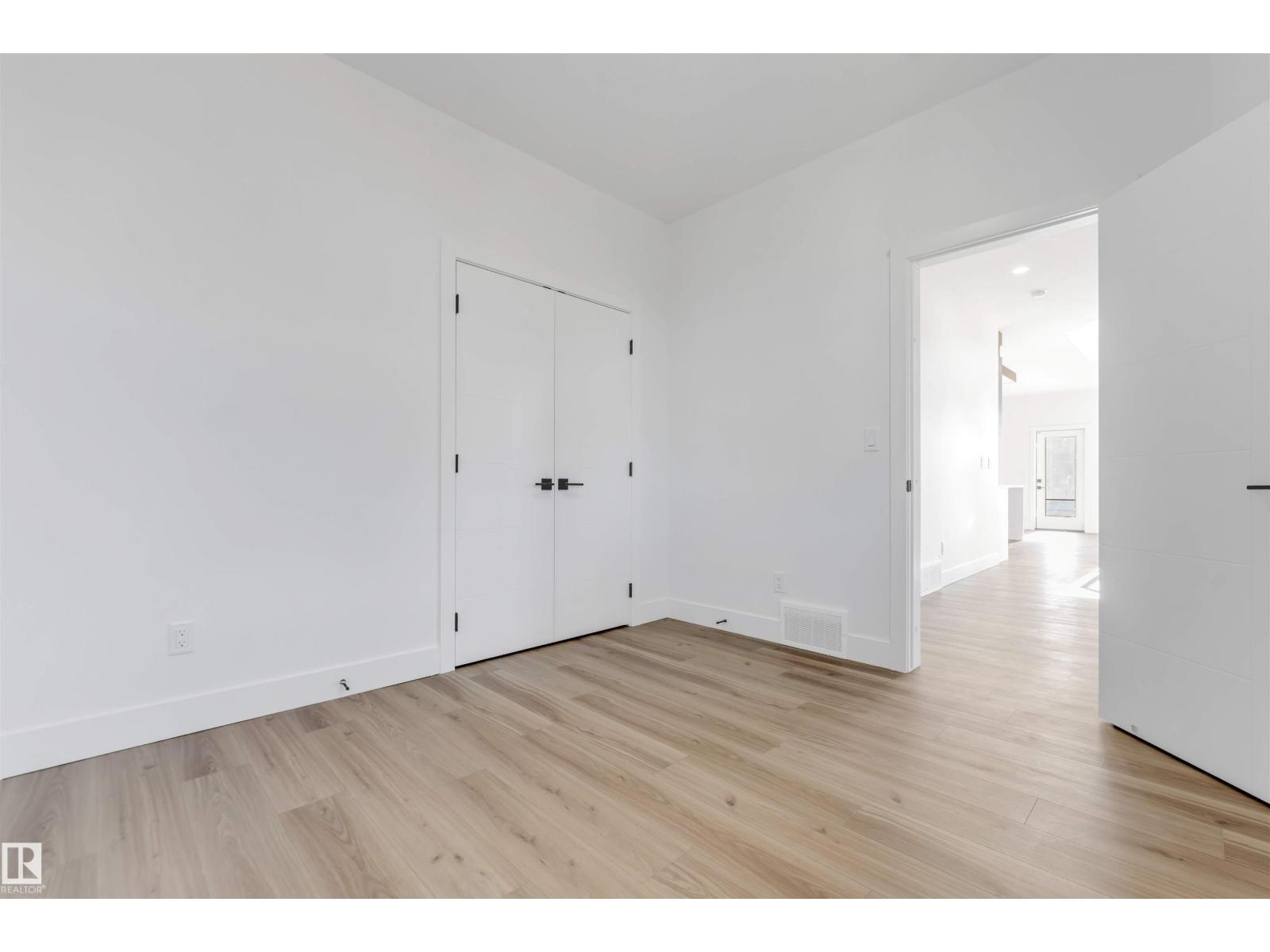 4707 17 AV SW SW