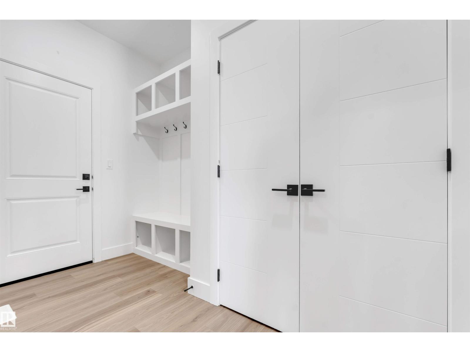 4707 17 AV SW SW
