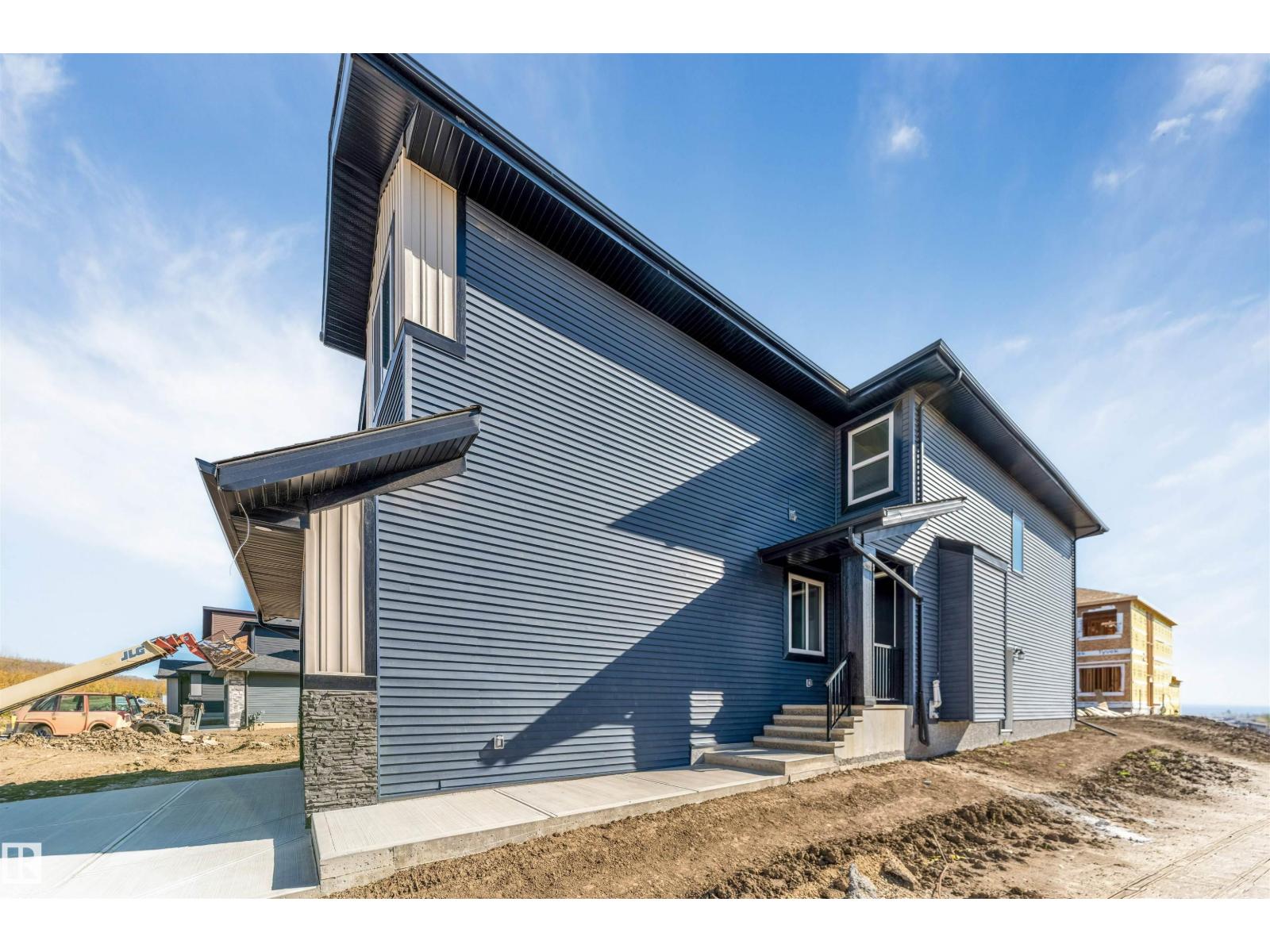 4707 17 AV SW SW