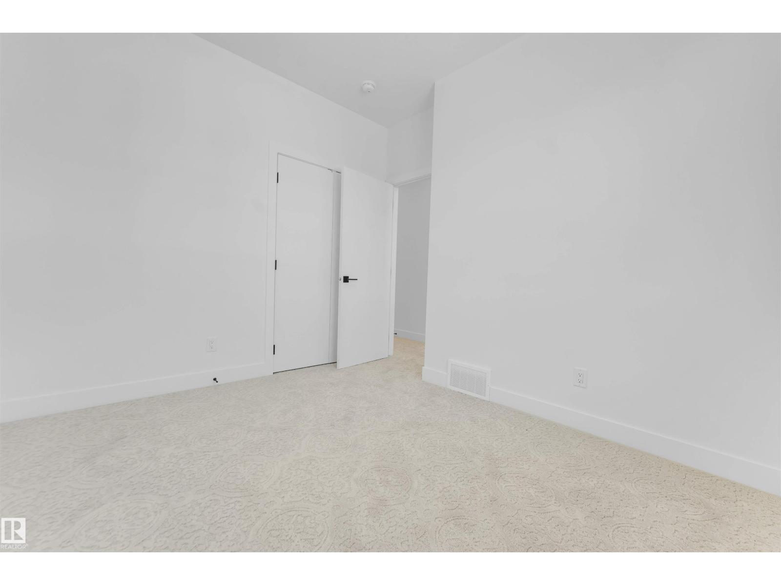 4707 17 AV SW SW