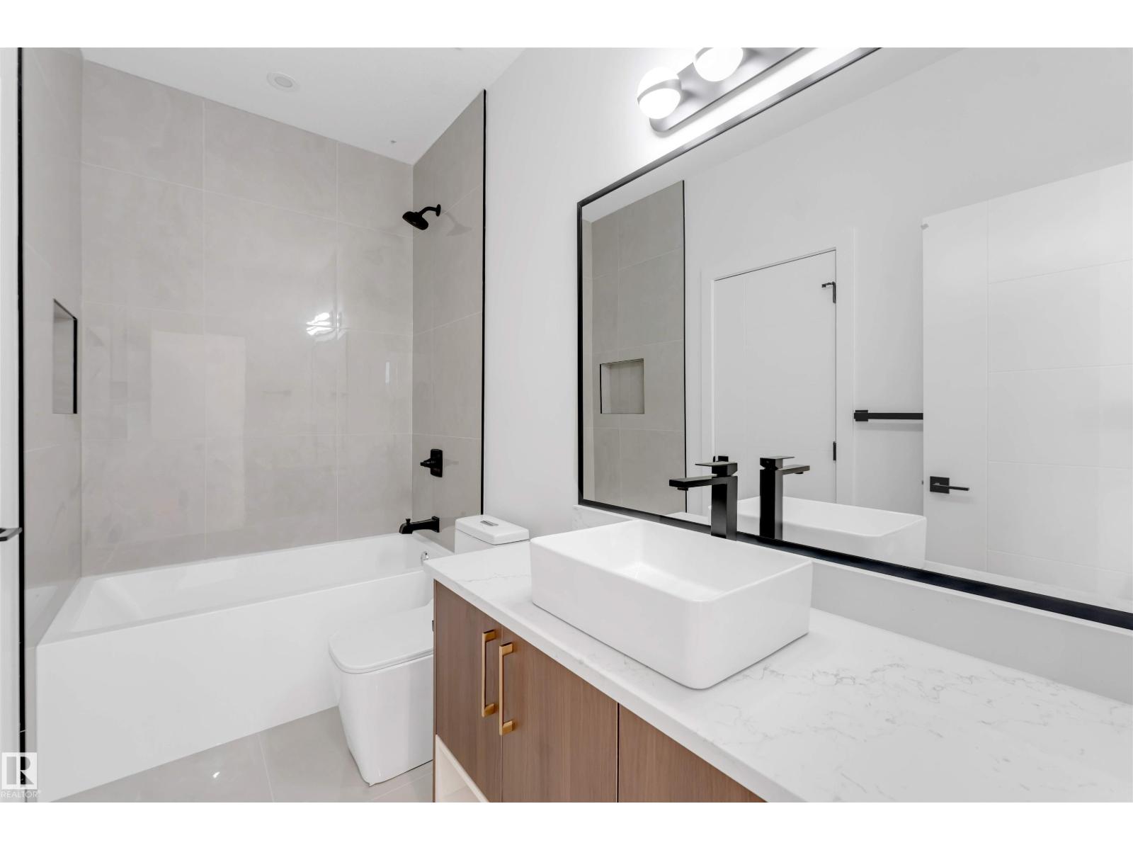 4707 17 AV SW SW