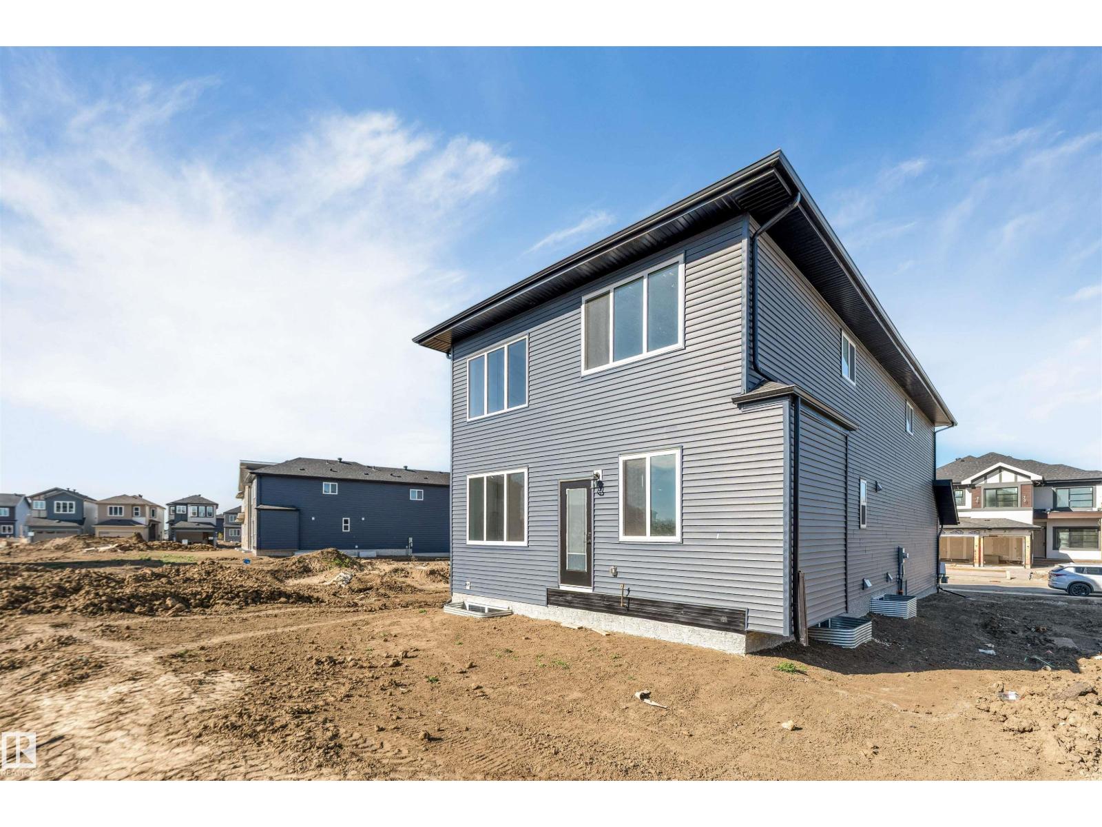 4707 17 AV SW SW
