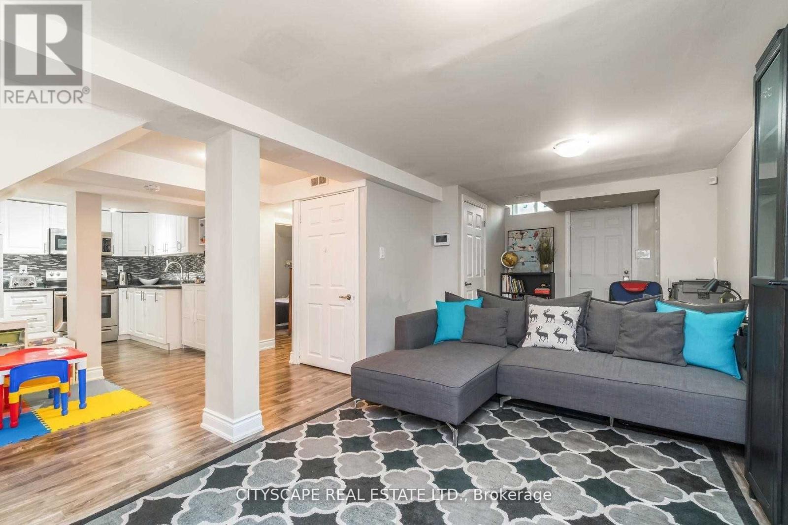 Bsmt - 6103 Silken Lauman Way, Mississauga, Ontario  L5V 1A1 - Photo 3 - W13881336