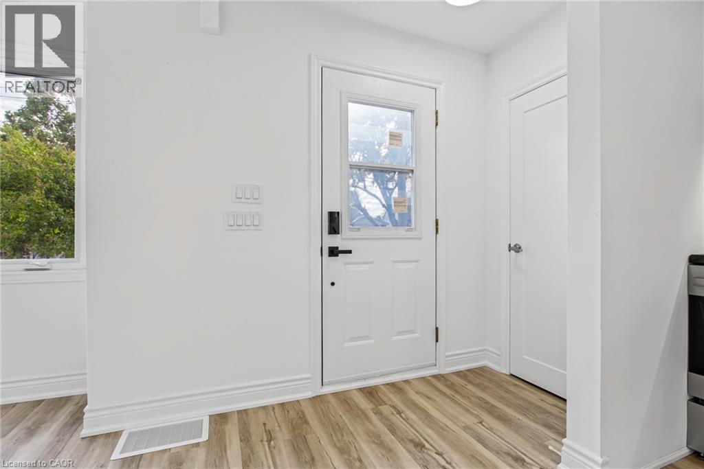 156 East 36th Street Unit# Upper, Hamilton, Ontario  L8V 3Z4 - Photo 3 - 40870166