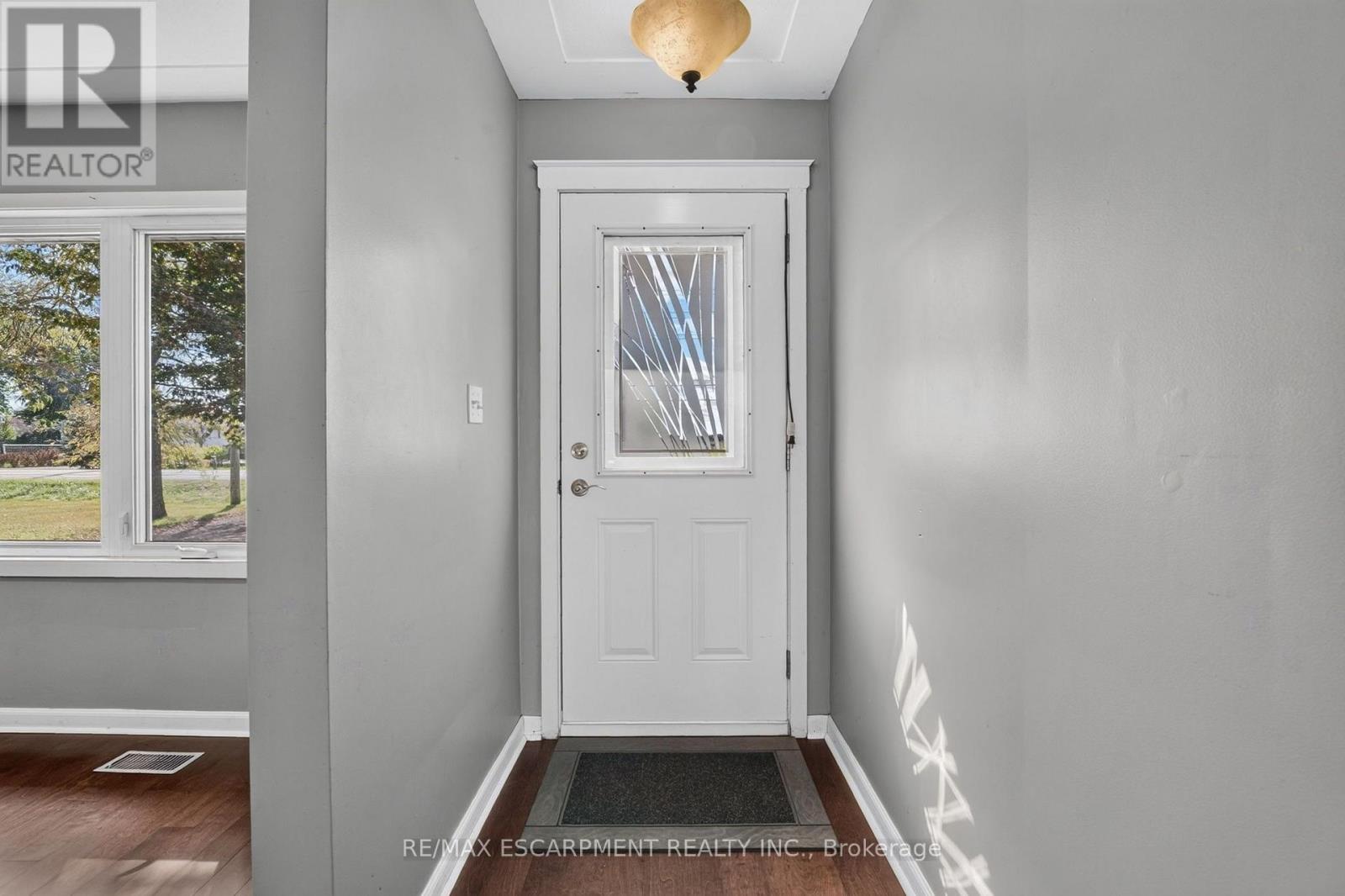 320 Mud Street, Grimsby, Ontario  L0R 1M0 - Photo 6 - X13881416