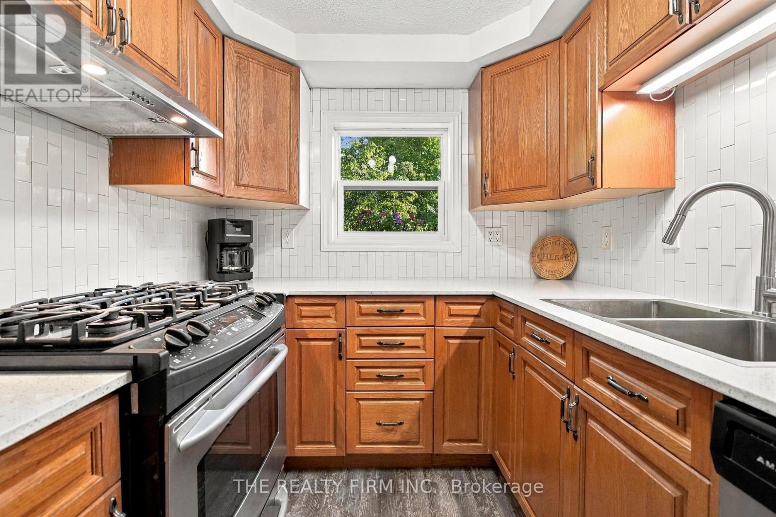 3692 Beverly Glen, Plympton-Wyoming, Ontario  N0N 1E0 - Photo 9 - X13881608