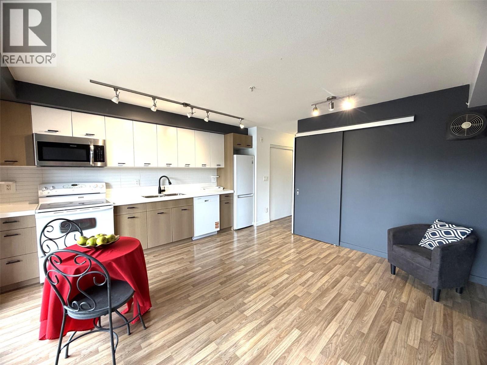 1550 Dickson Avenue Unit# 218