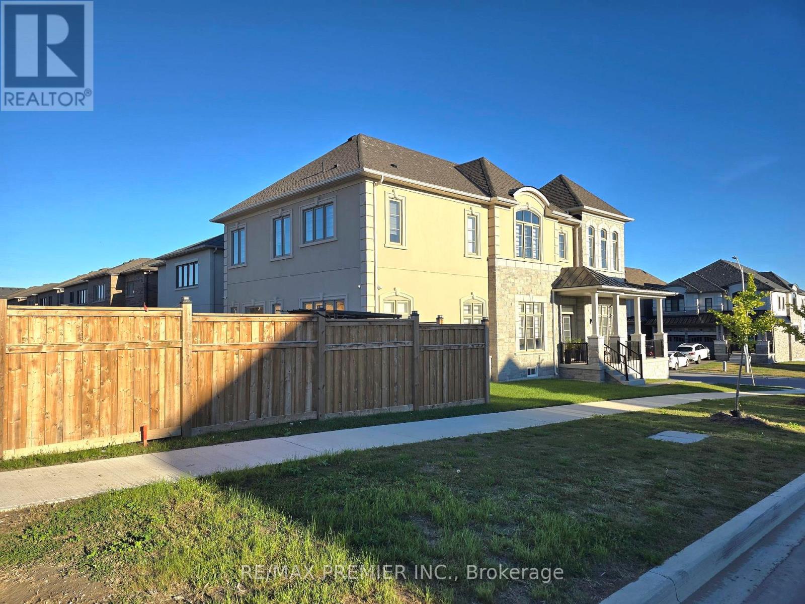 106 Ed Ewert Avenue, Clarington, Ontario  L1B 0W7 - Photo 2 - E13864664
