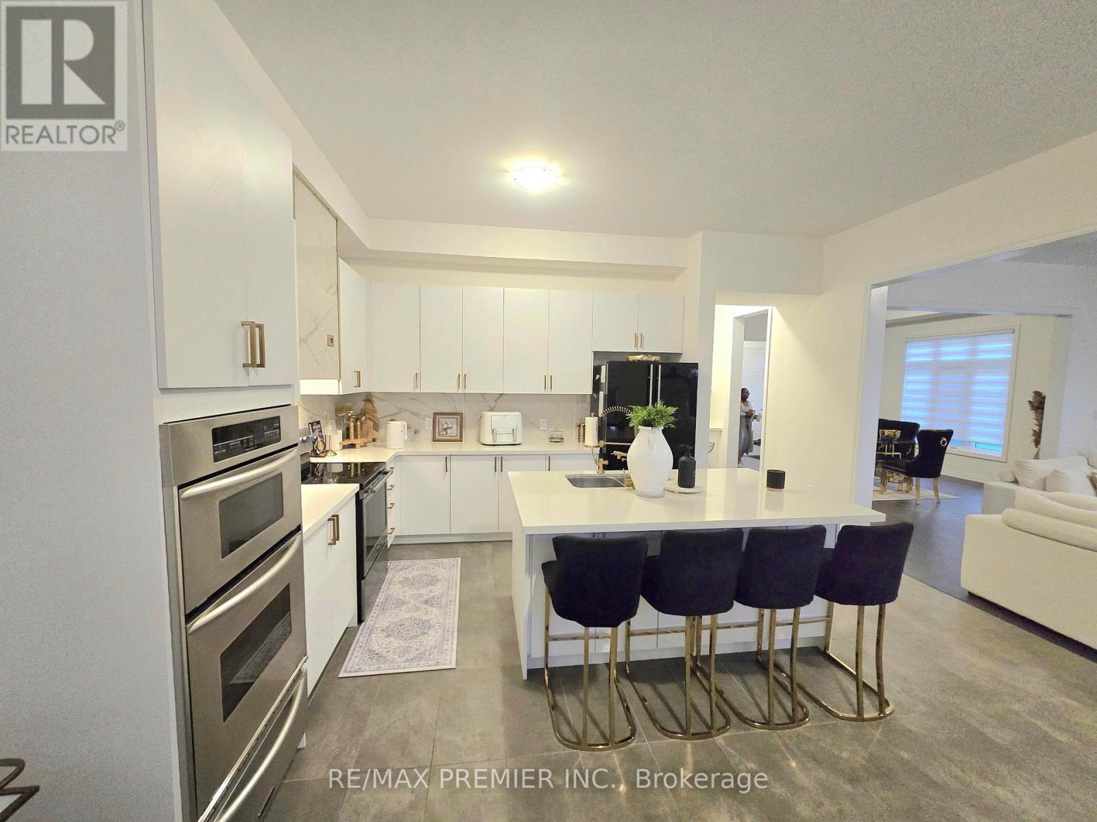 106 Ed Ewert Avenue, Clarington, Ontario  L1B 0W7 - Photo 14 - E13864664